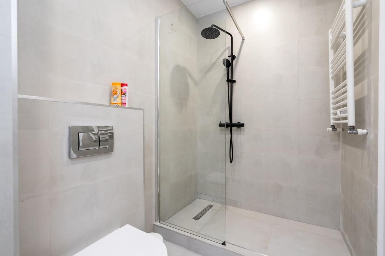 High-end Studio with Panoramic View, Parking &Pool