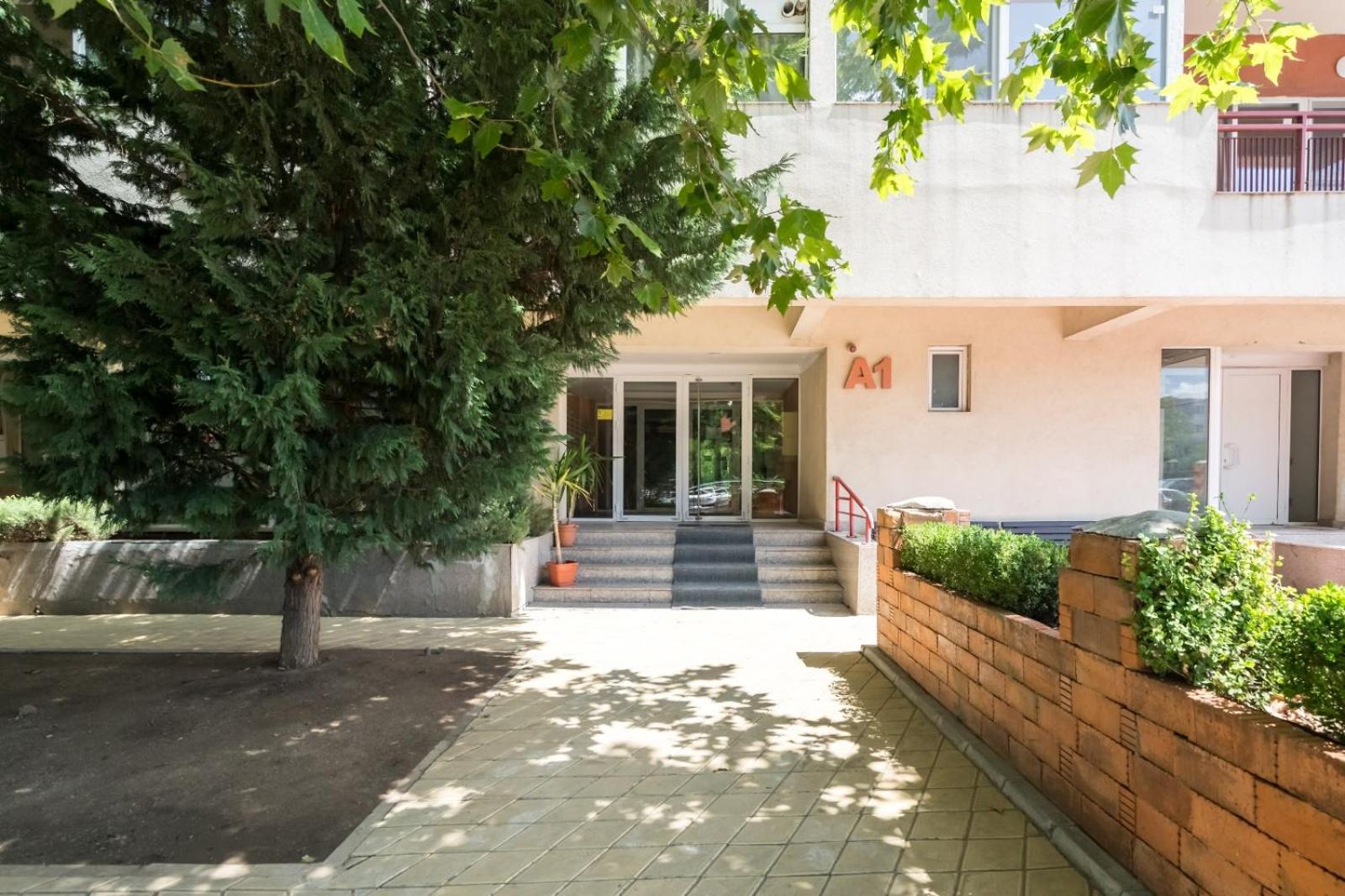 High-end Studio with Panoramic View, Parking &Pool