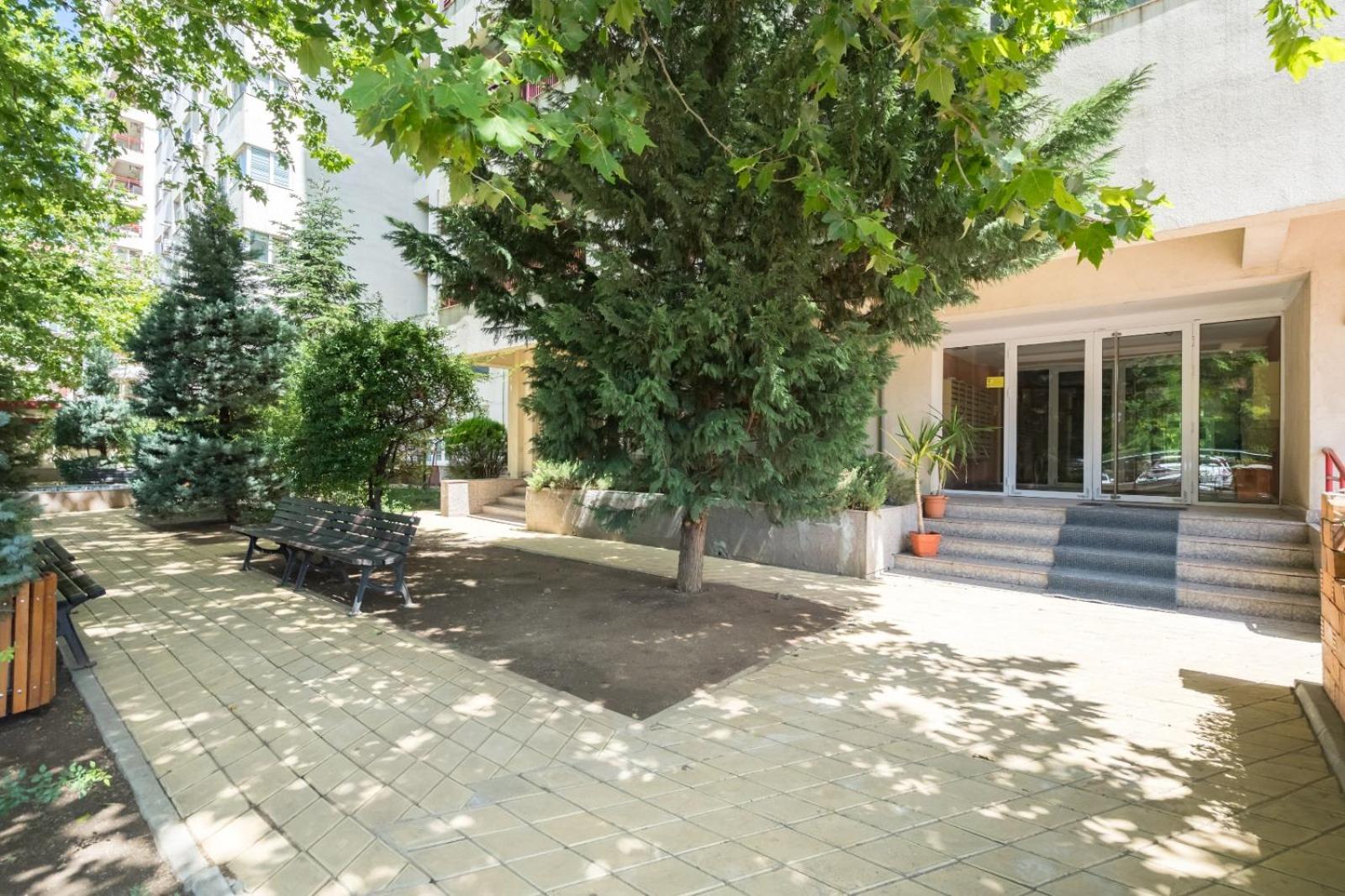 High-end Studio with Panoramic View, Parking &Pool