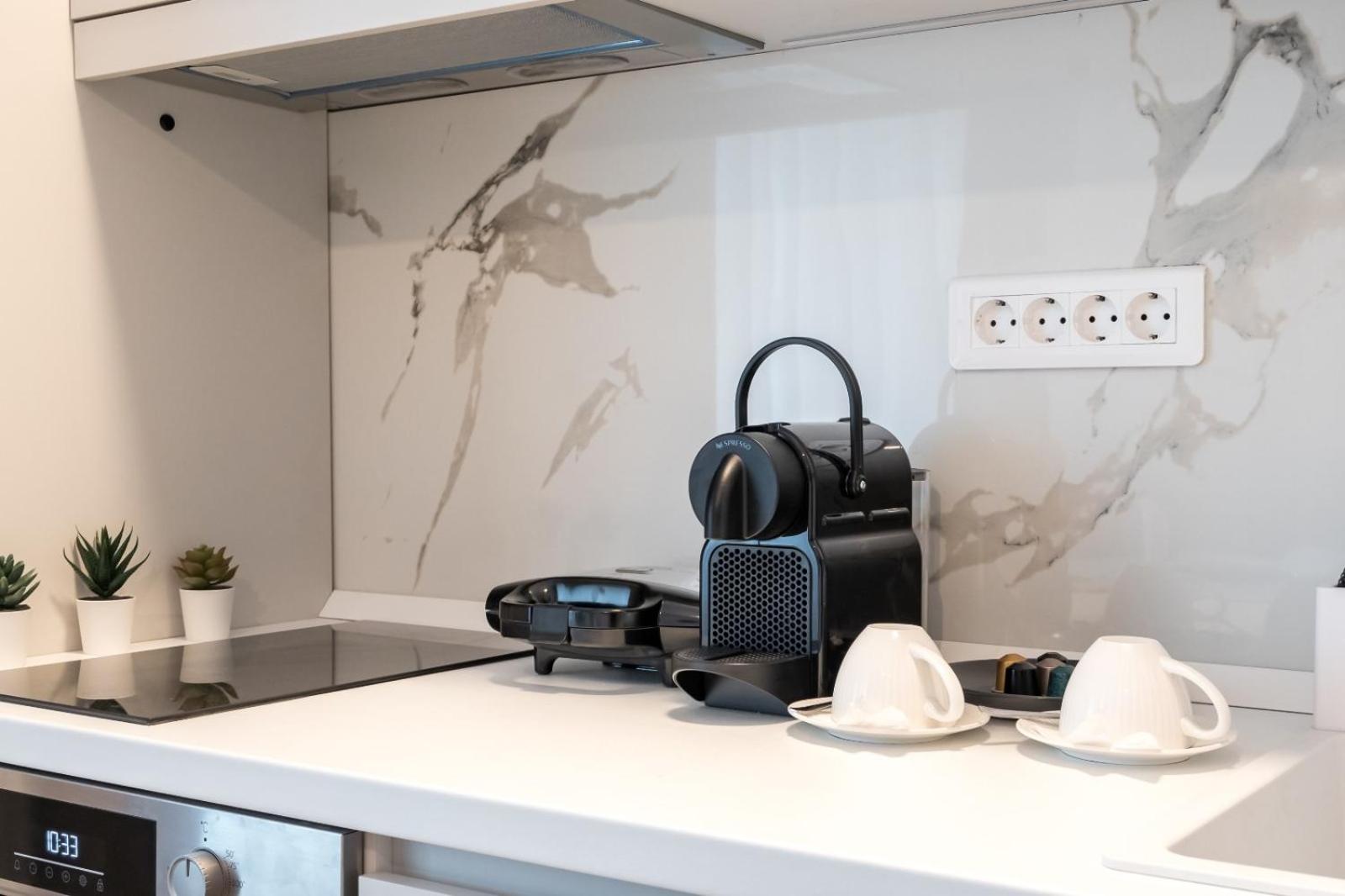 High-end Studio with Panoramic View, Parking &Pool