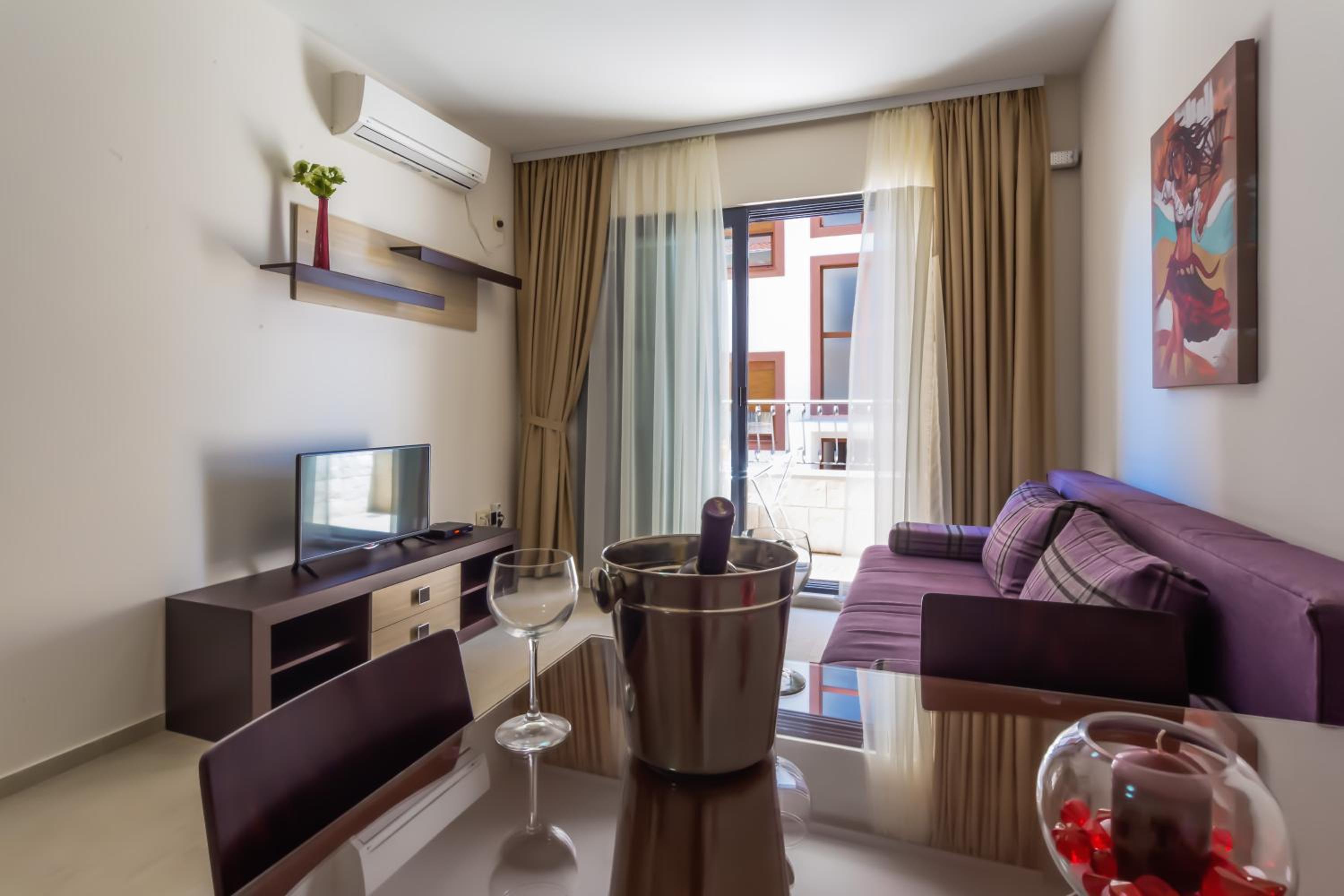 Opium Mar Apartments