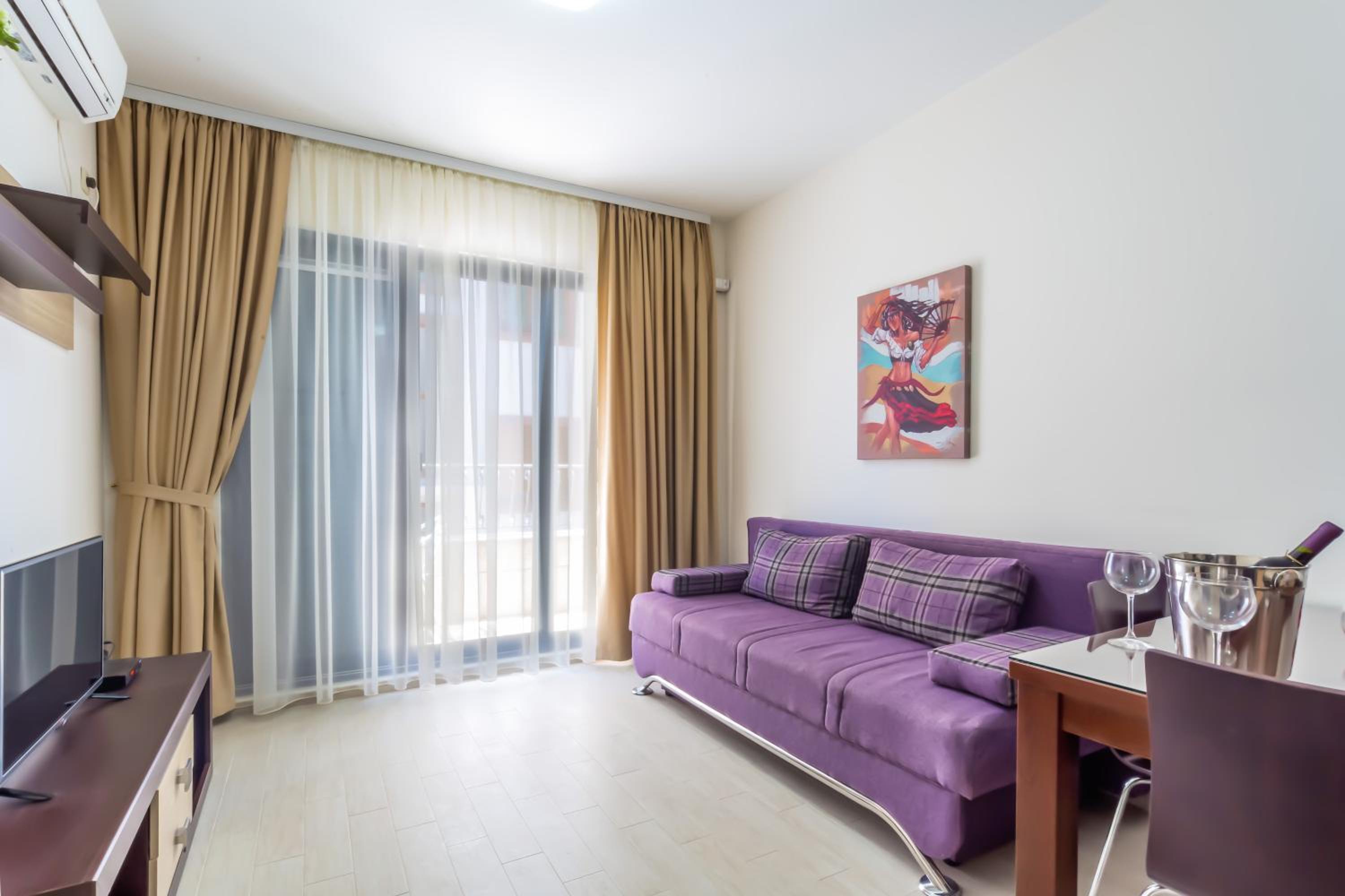 Opium Mar Apartments