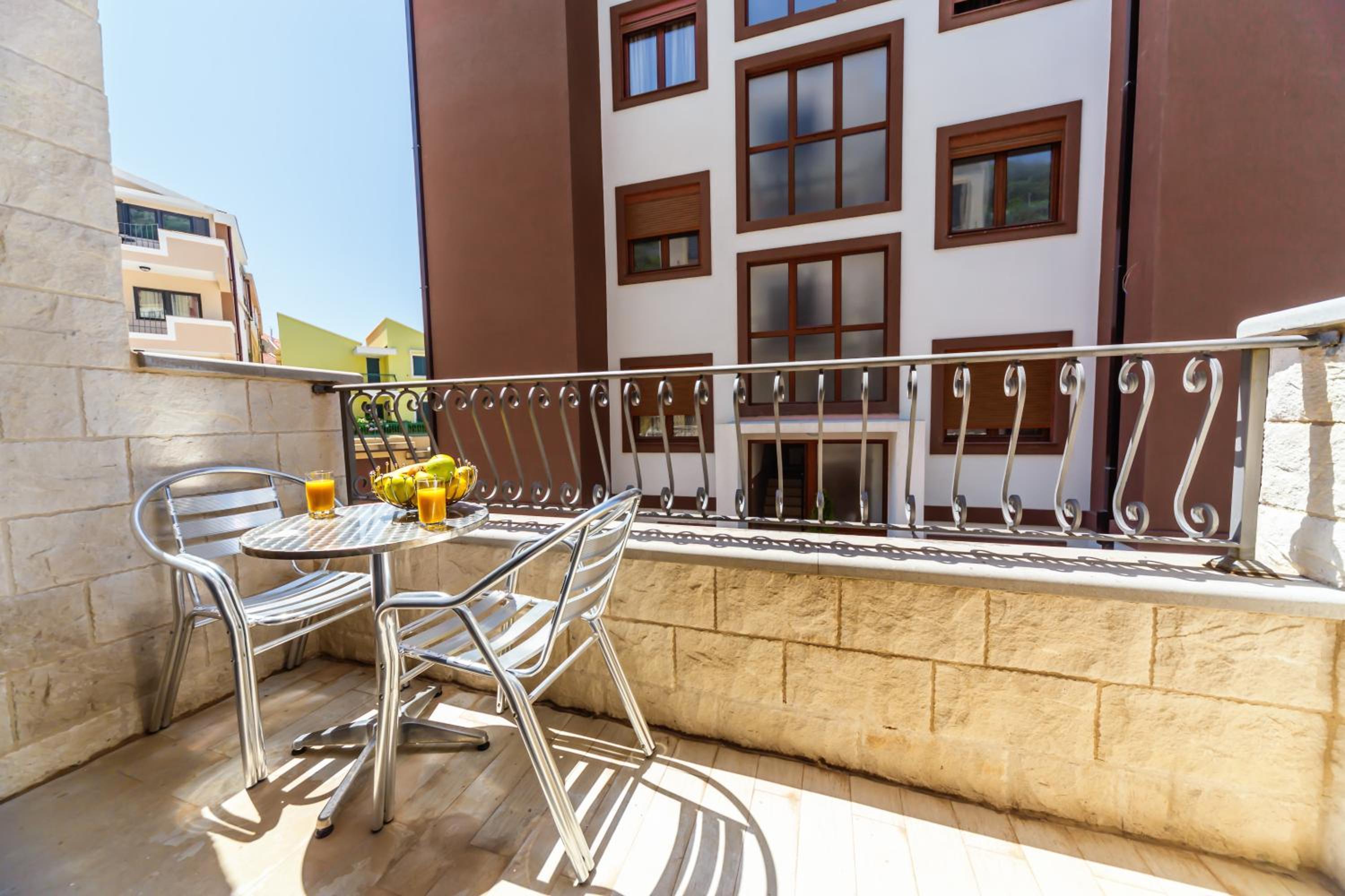 Opium Mar Apartments