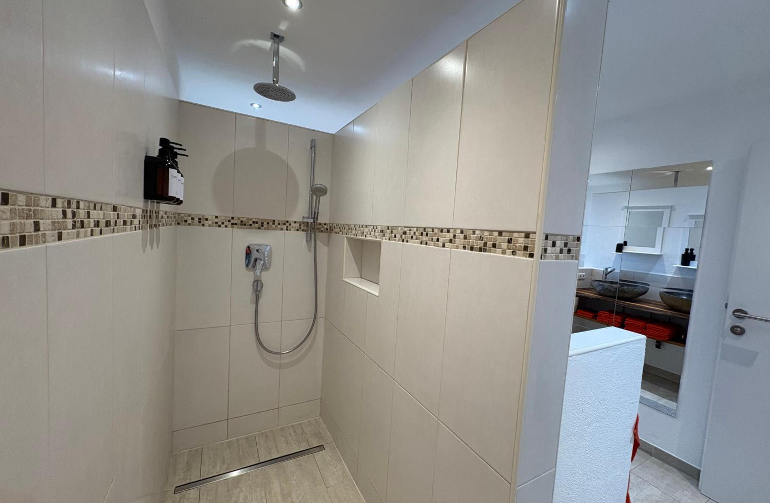 Modernes Serviced Apartment - FeWo Land Idyll