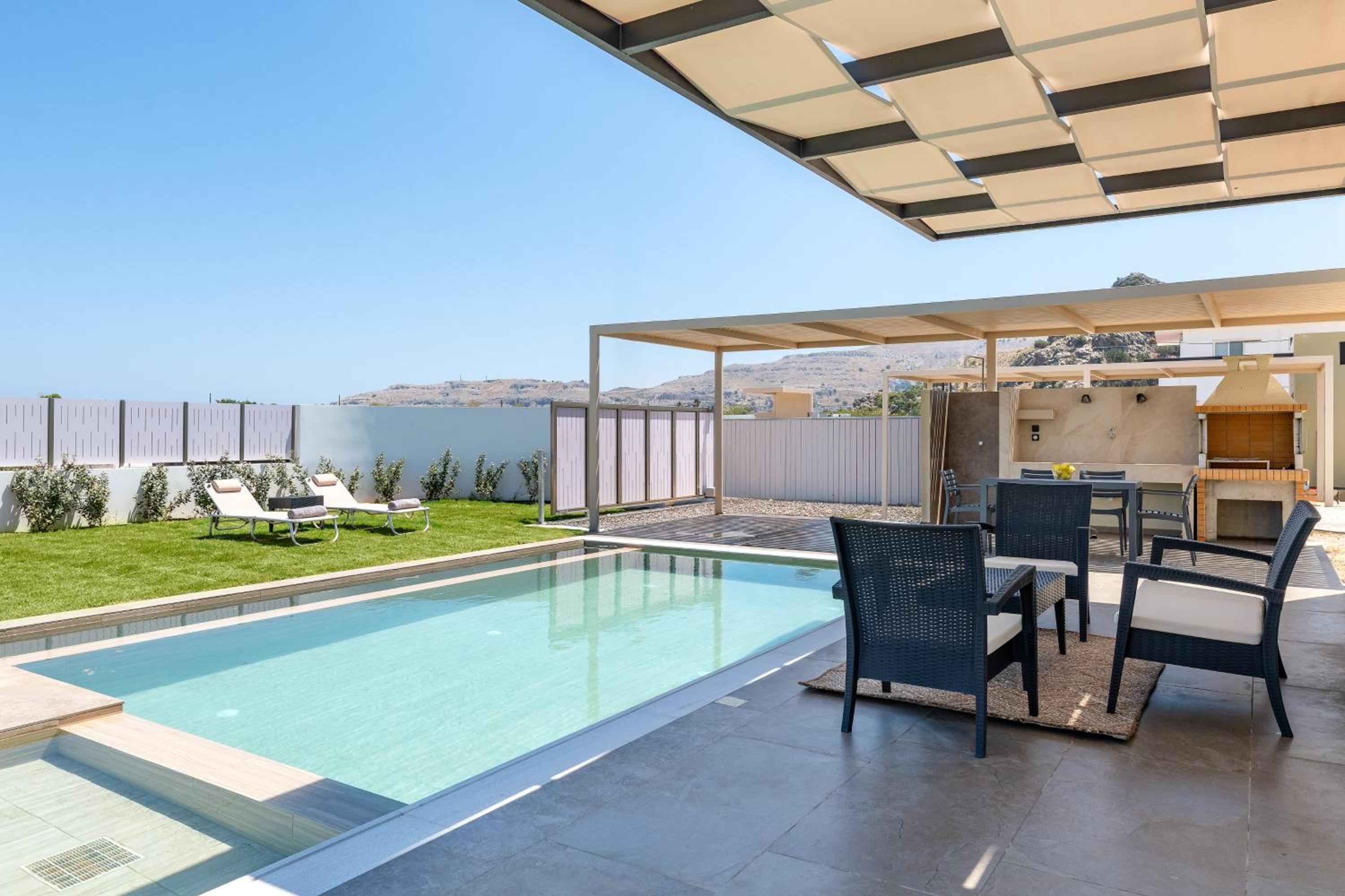 Sunrays Pool Villas