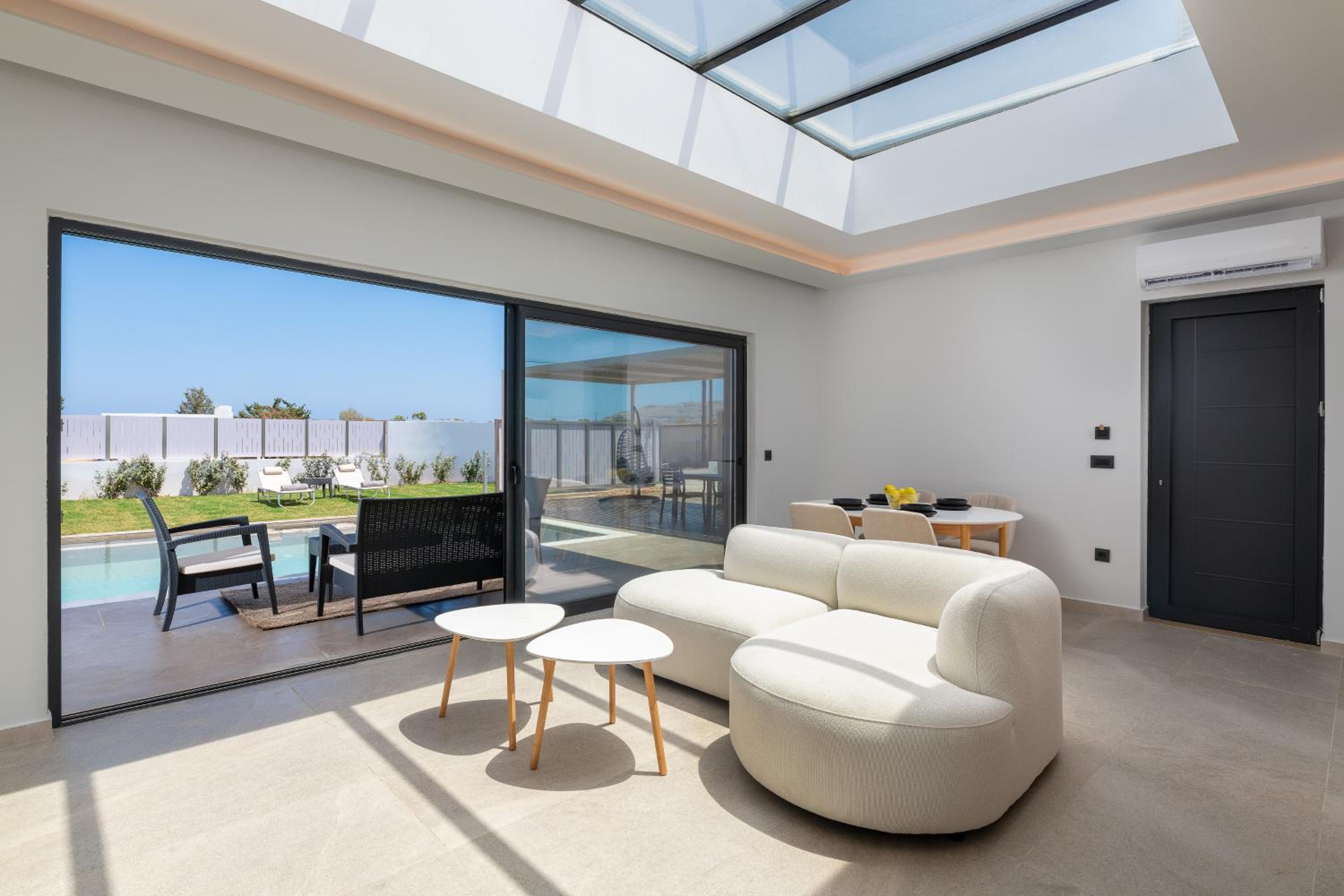 Sunrays Pool Villas