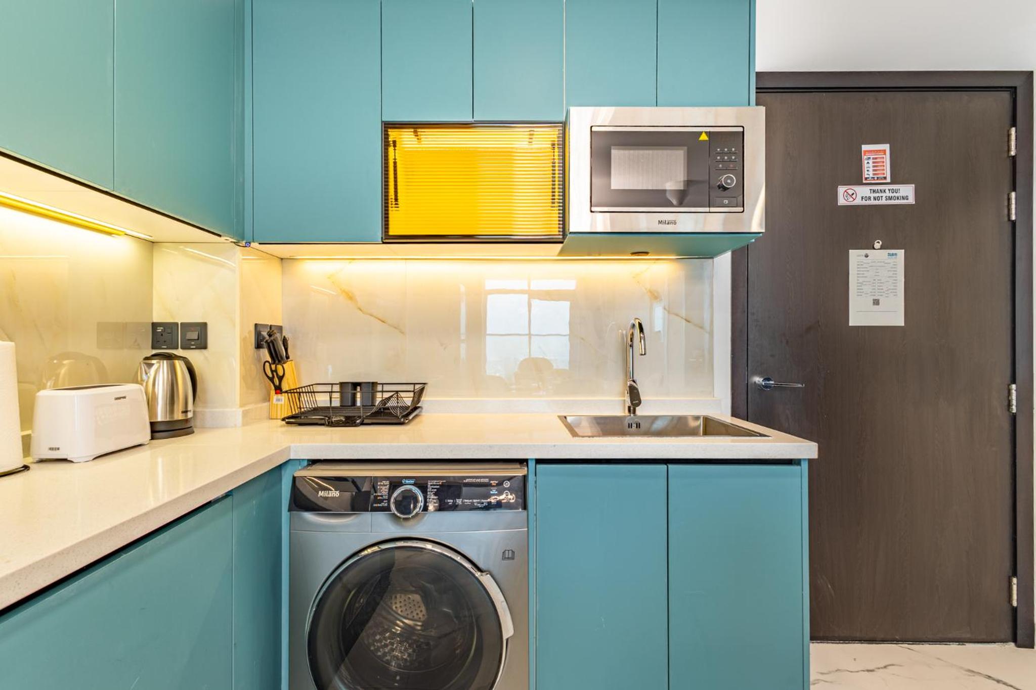 Superhost- 1BR Near Miracle Garden, Pool and Gym, Balcony Arjan