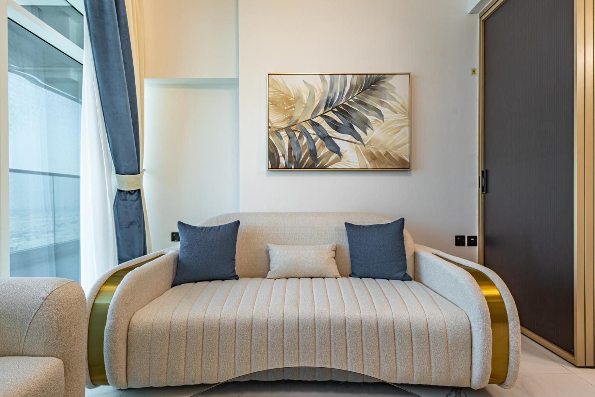 Superhost- 1BR Near Miracle Garden, Pool and Gym, Balcony Arjan