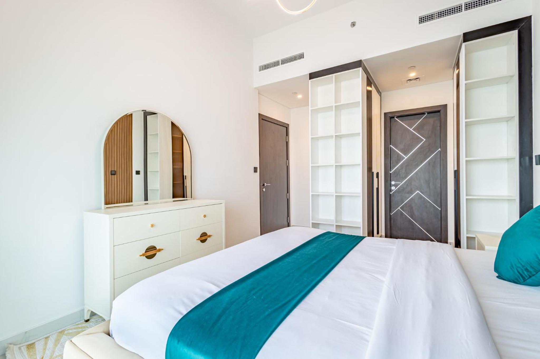 Superhost- 1BR Near Miracle Garden, Pool and Gym, Balcony Arjan