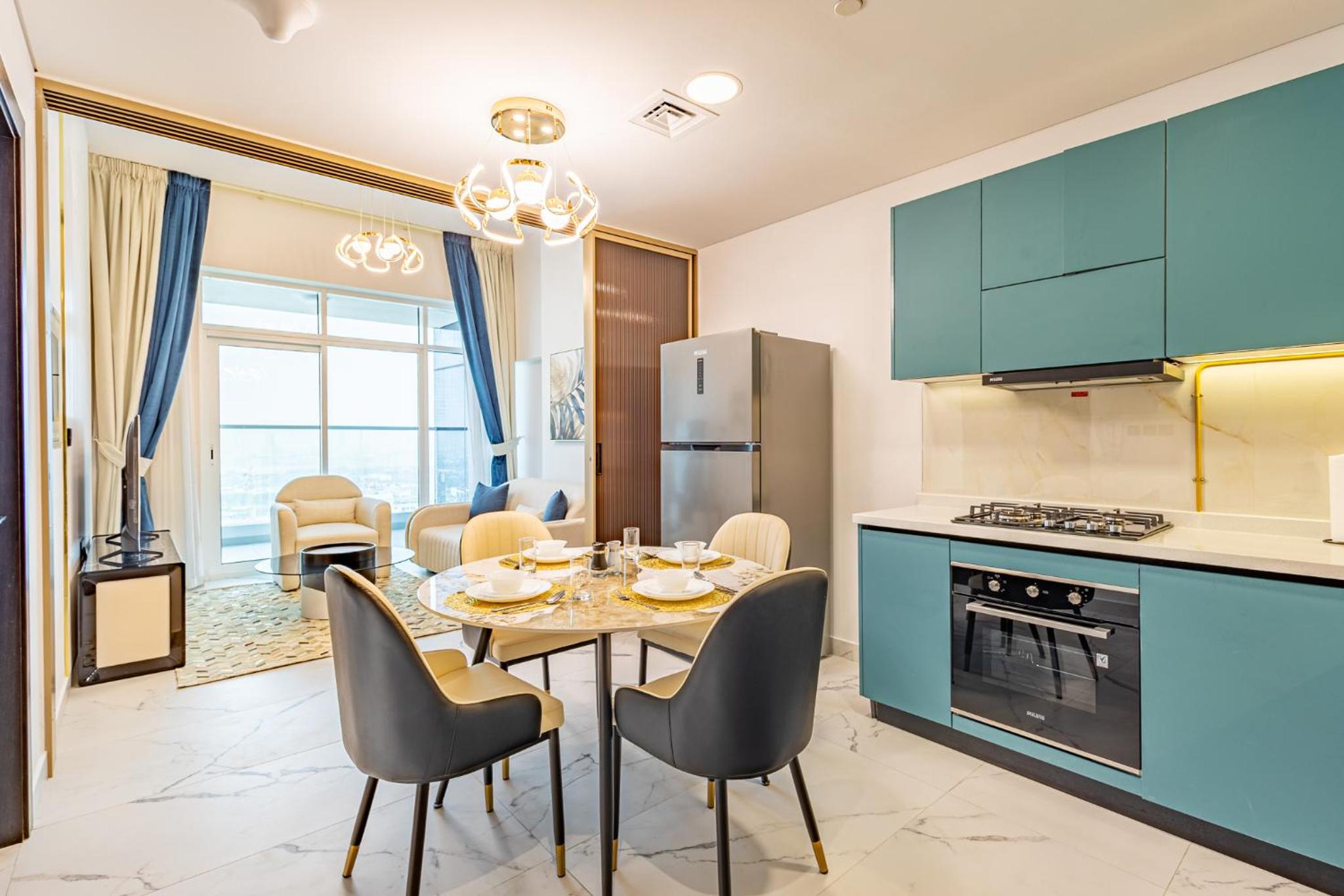 Superhost- 1BR Near Miracle Garden, Pool and Gym, Balcony Arjan