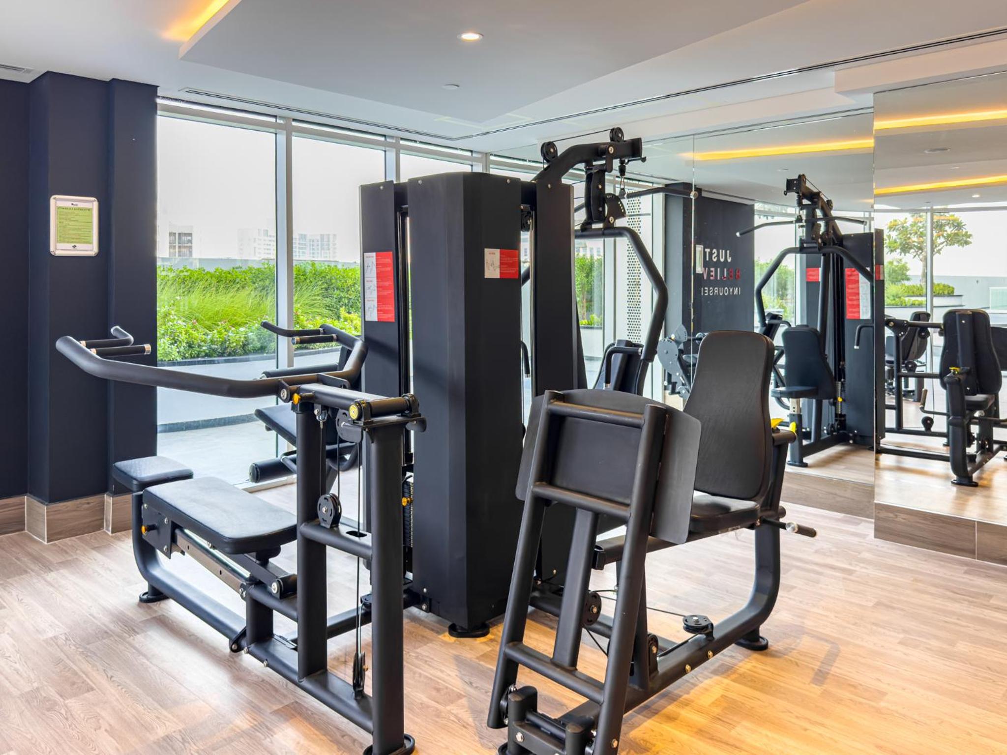 Superhost- 1BR Near Miracle Garden, Pool and Gym, Balcony Arjan