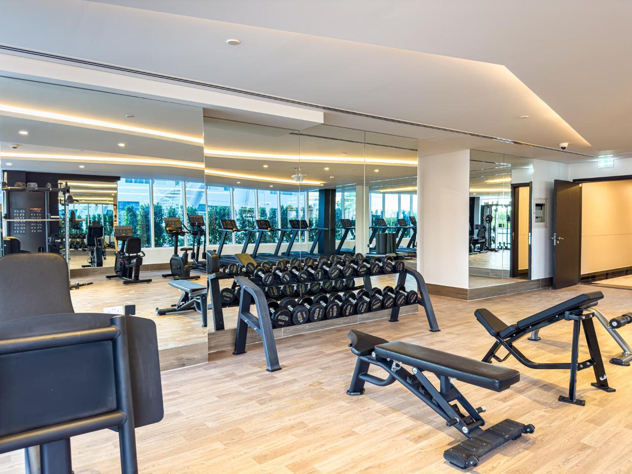Superhost- 1BR Near Miracle Garden, Pool and Gym, Balcony Arjan