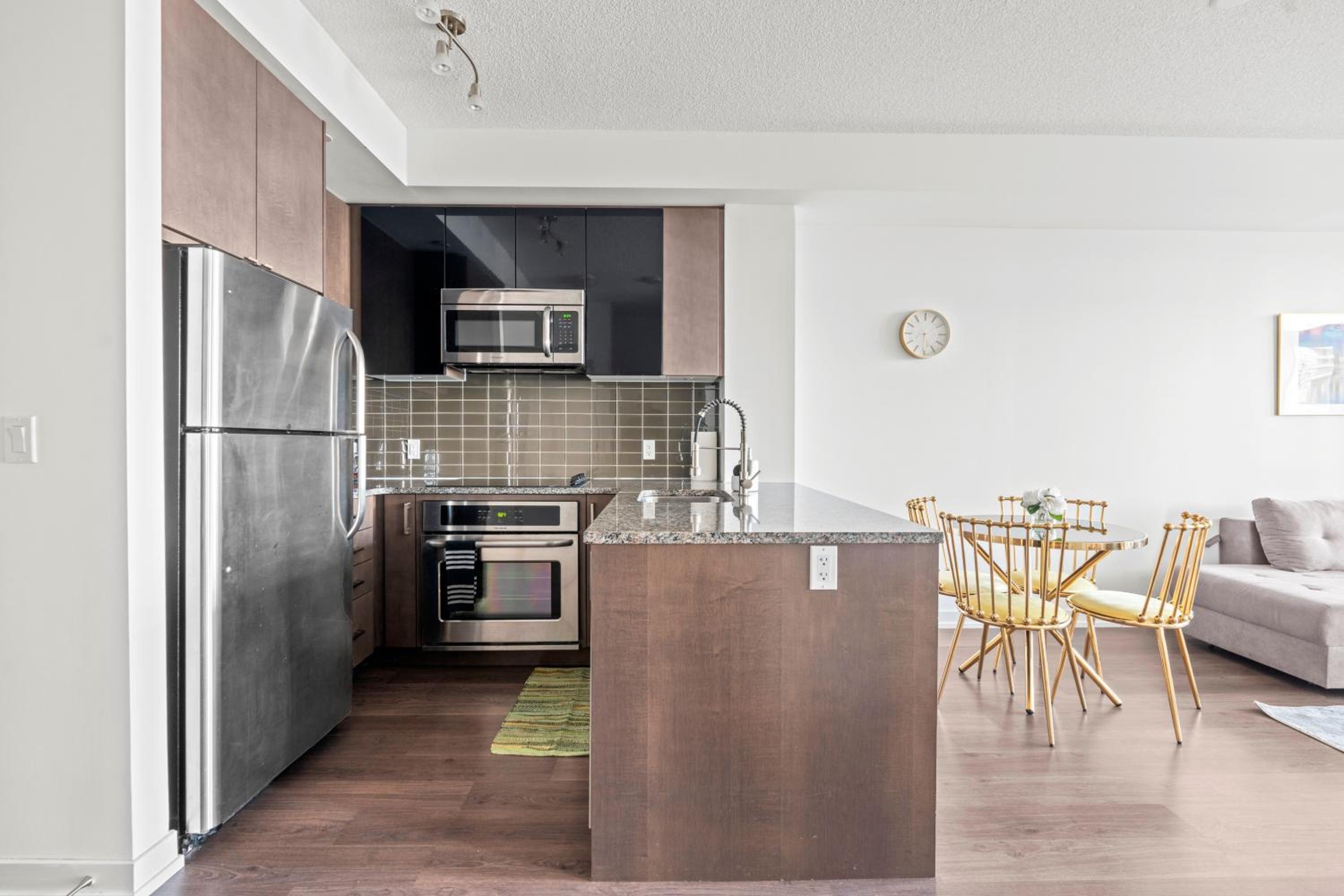 Cozy 1 Bedroom Dunfield Ave