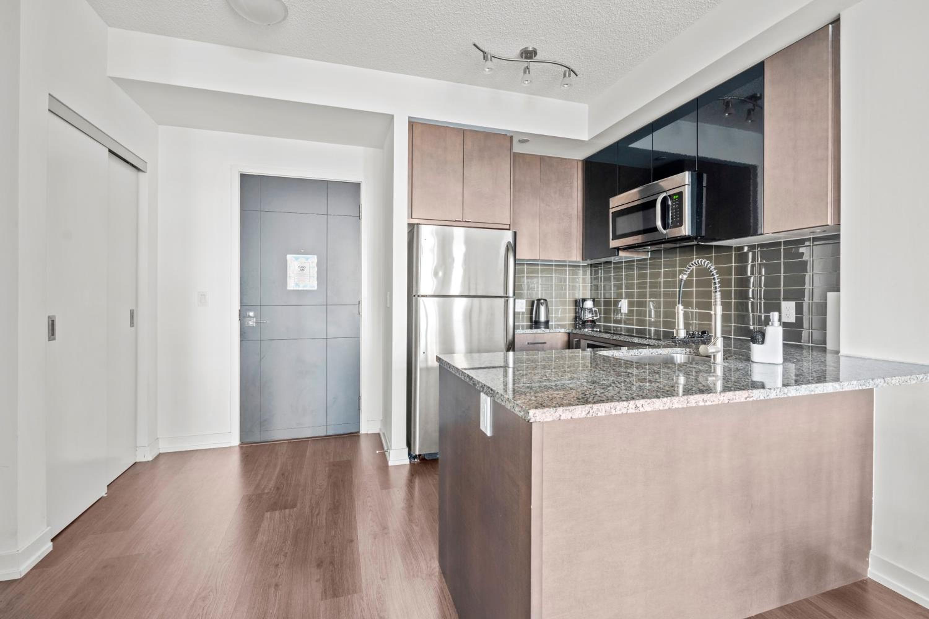 Cozy 1 Bedroom Dunfield Ave