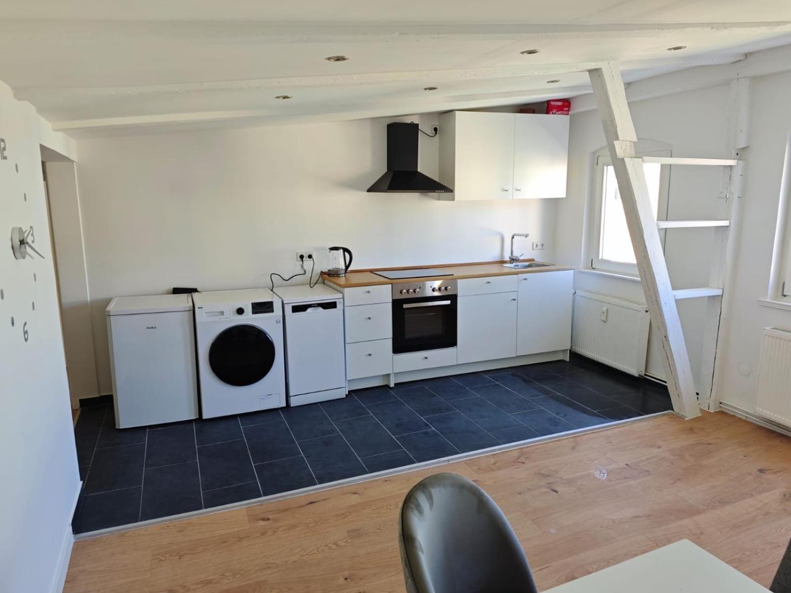 Neu saniertes Penthouse Apartment mit offener Wohnküche