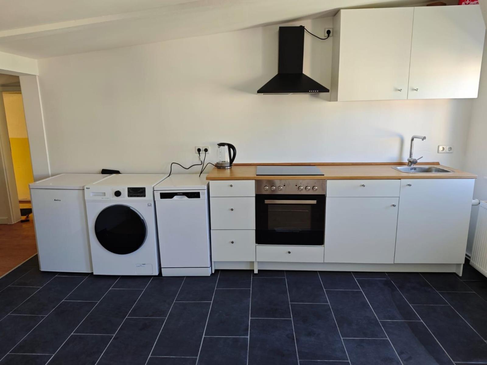 Neu saniertes Penthouse Apartment mit offener Wohnküche