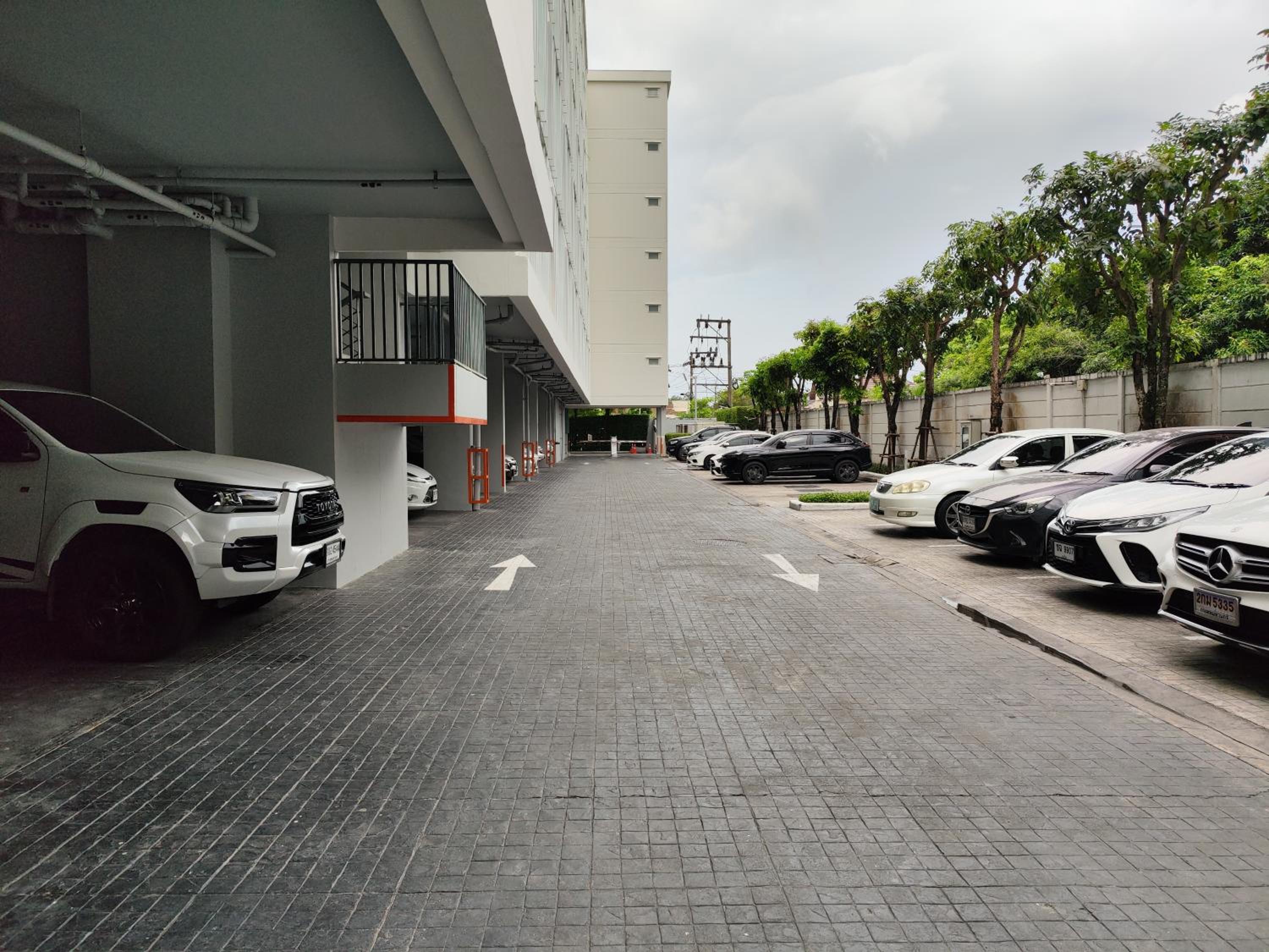 5 Floor - The Base Downtown Condominium next to Central Shopping Mall