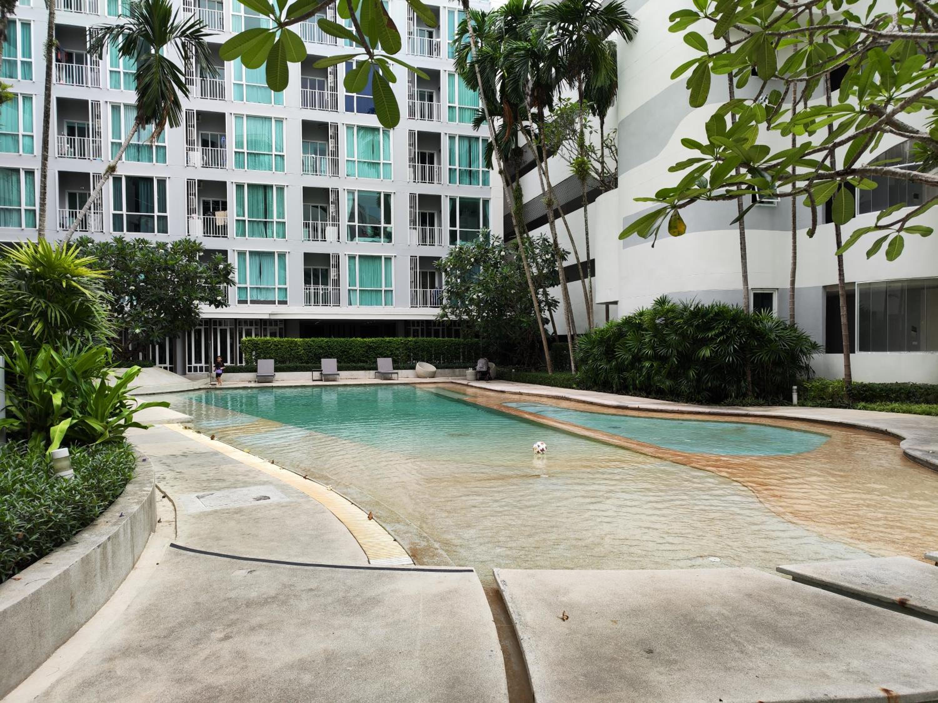 5 Floor - The Base Downtown Condominium next to Central Shopping Mall