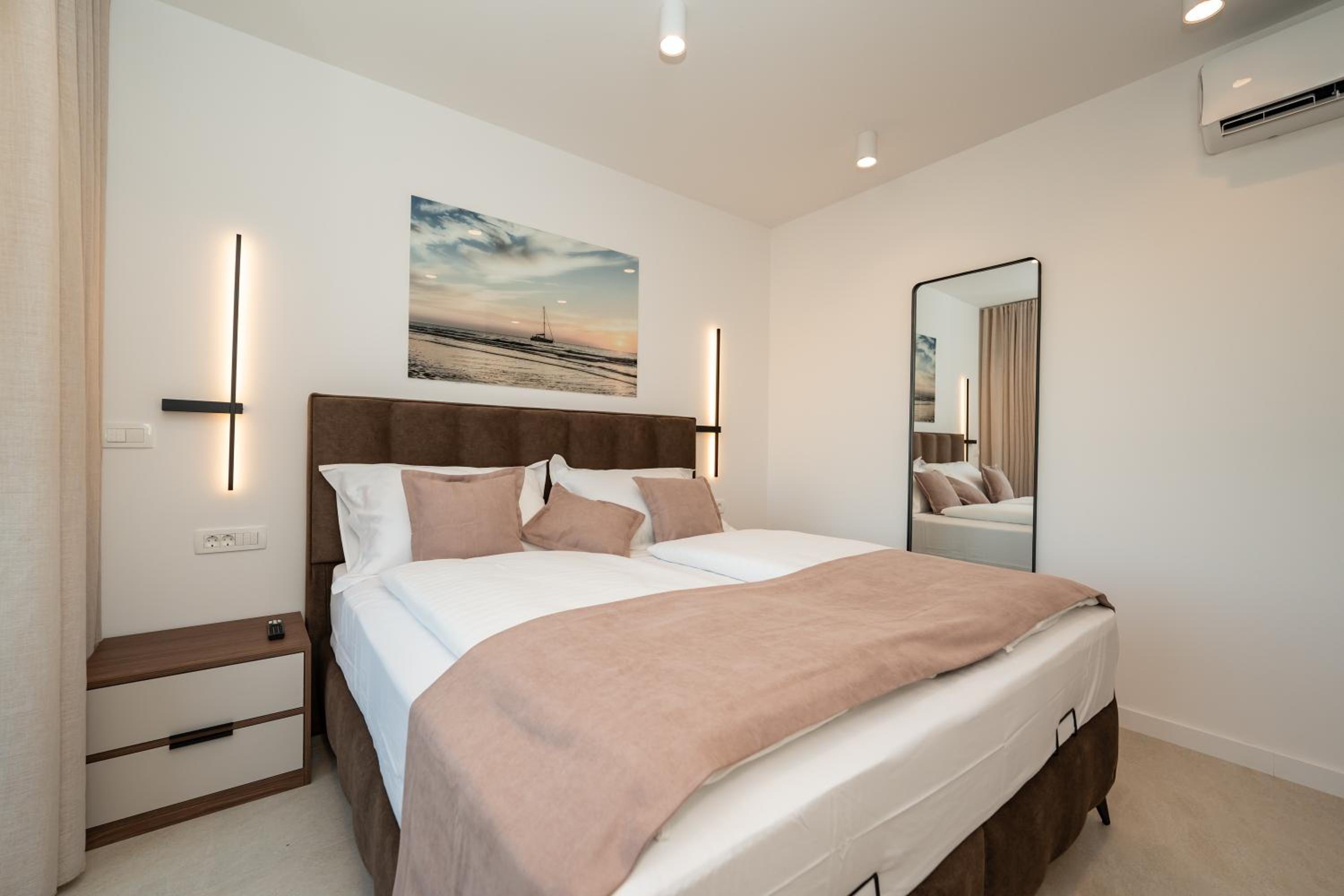 Bumblebee apartments & rooms with pool