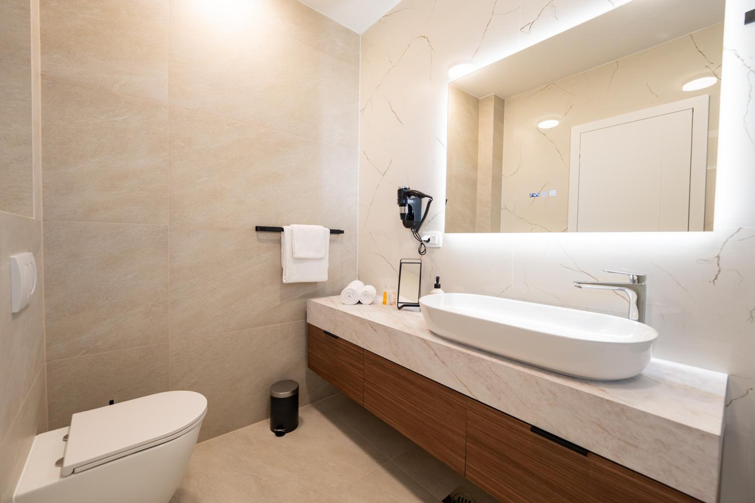 Bumblebee apartments & rooms with pool