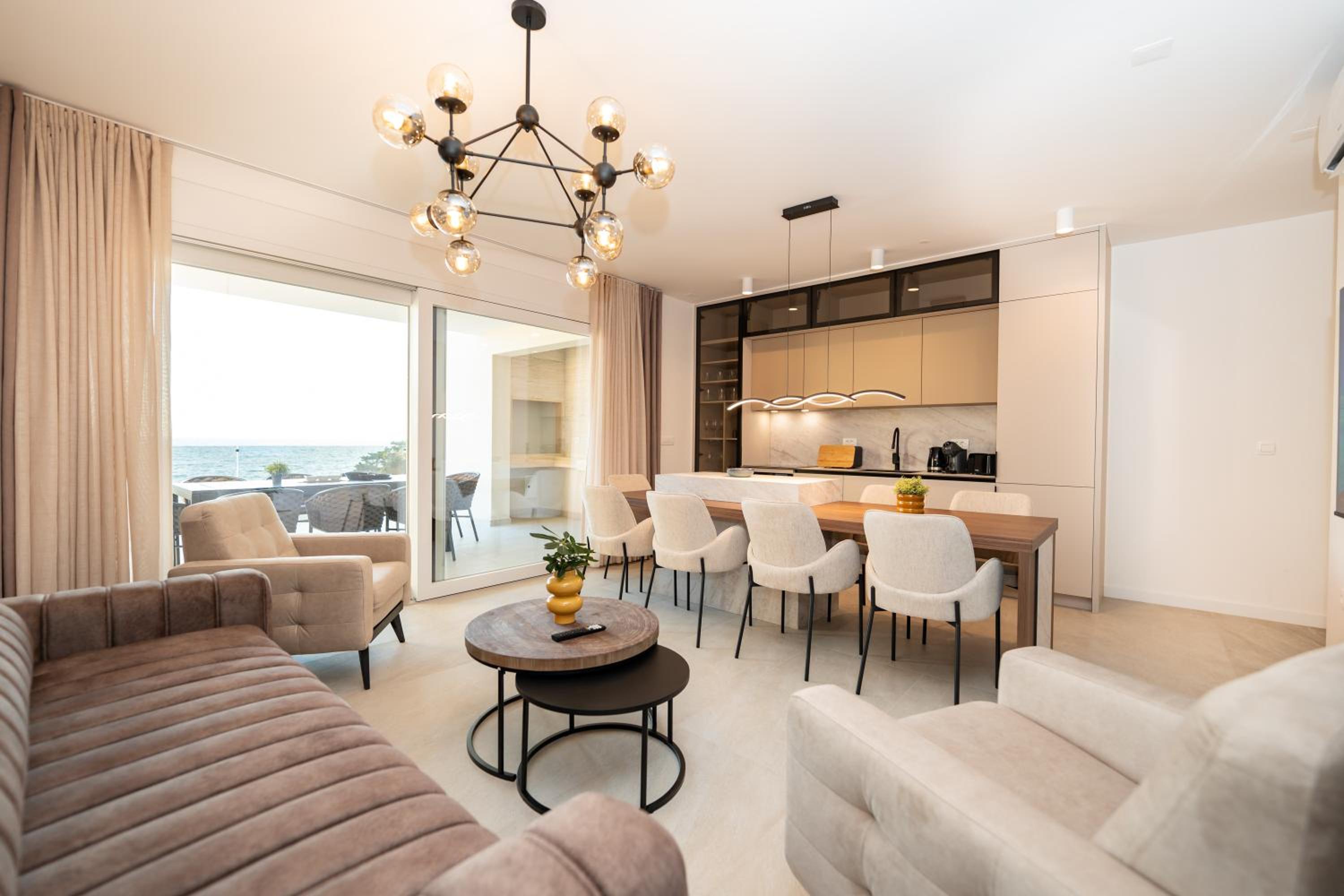 Bumblebee apartments & rooms with pool