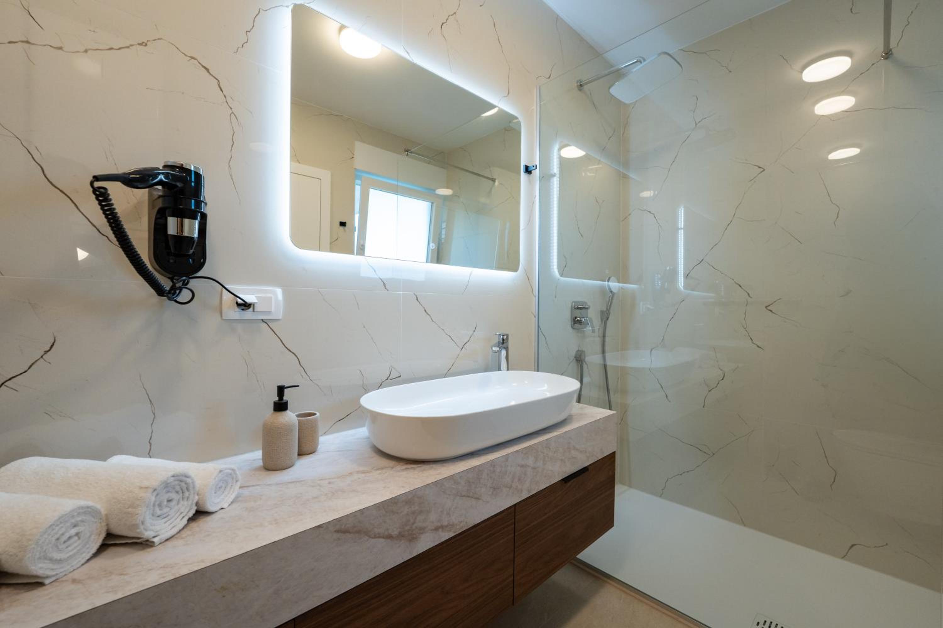 Bumblebee apartments & rooms with pool