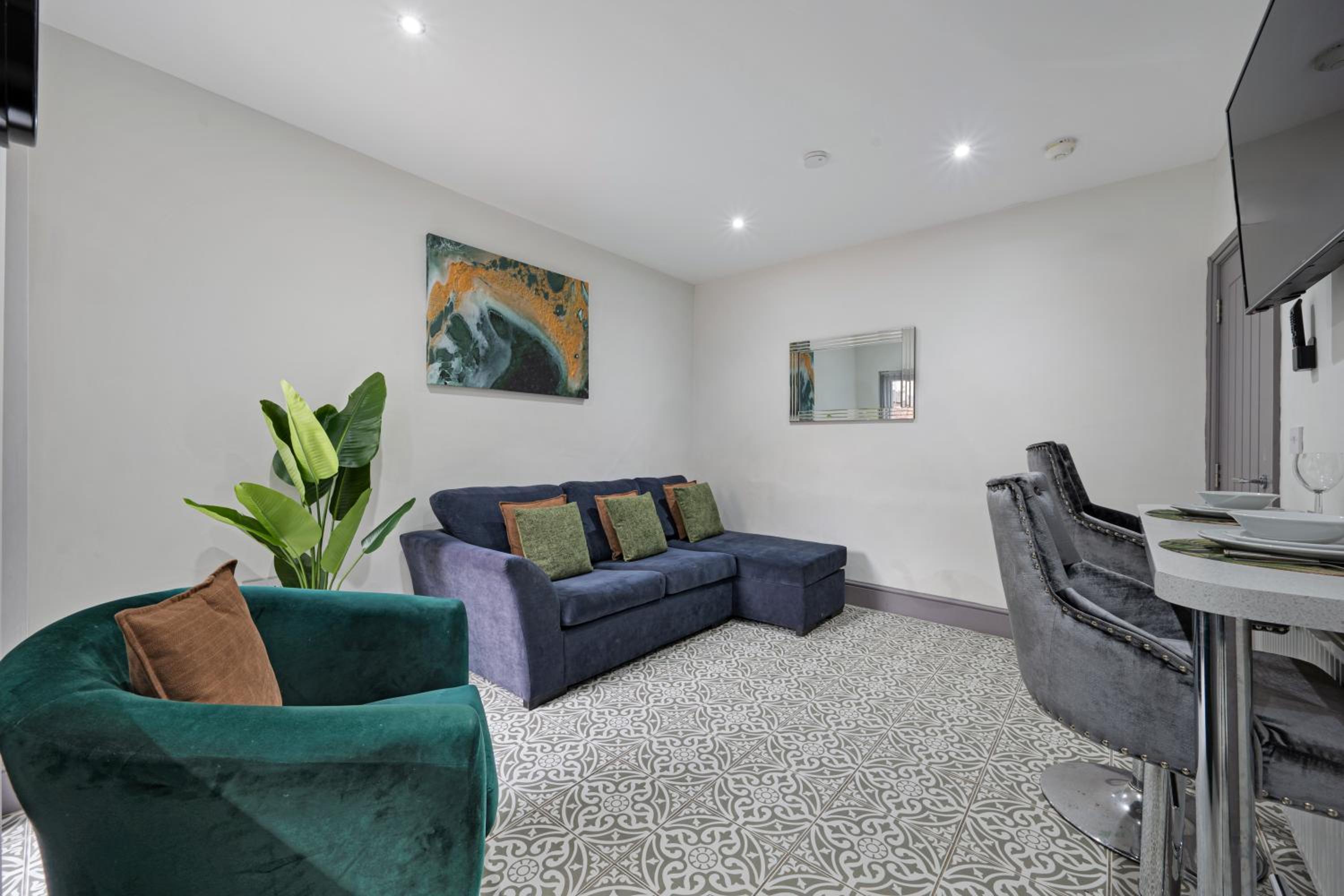 Sutcliffe House - Air Host & Stay - 3 bed 3 bath - Contractor Friendly