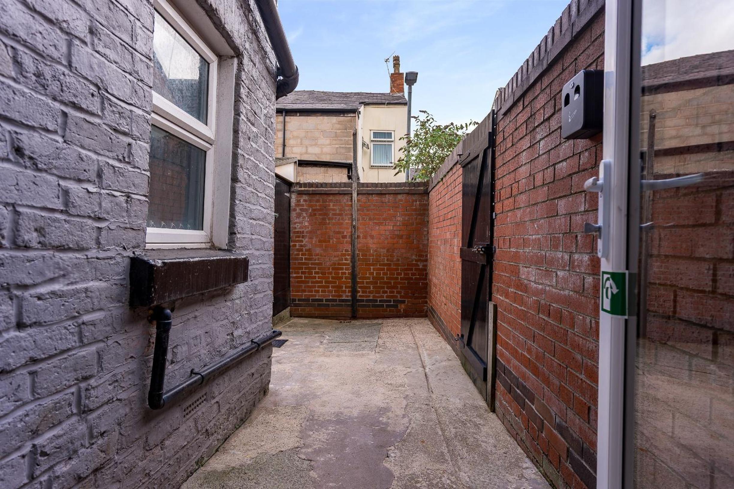 Sutcliffe House - Air Host & Stay - 3 bed 3 bath - Contractor Friendly