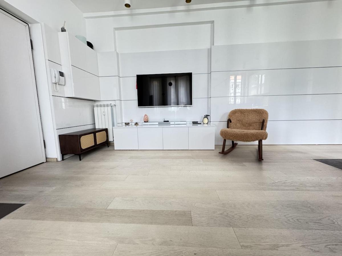 Sant'Agostino Large & Elegant Apartment, Milano