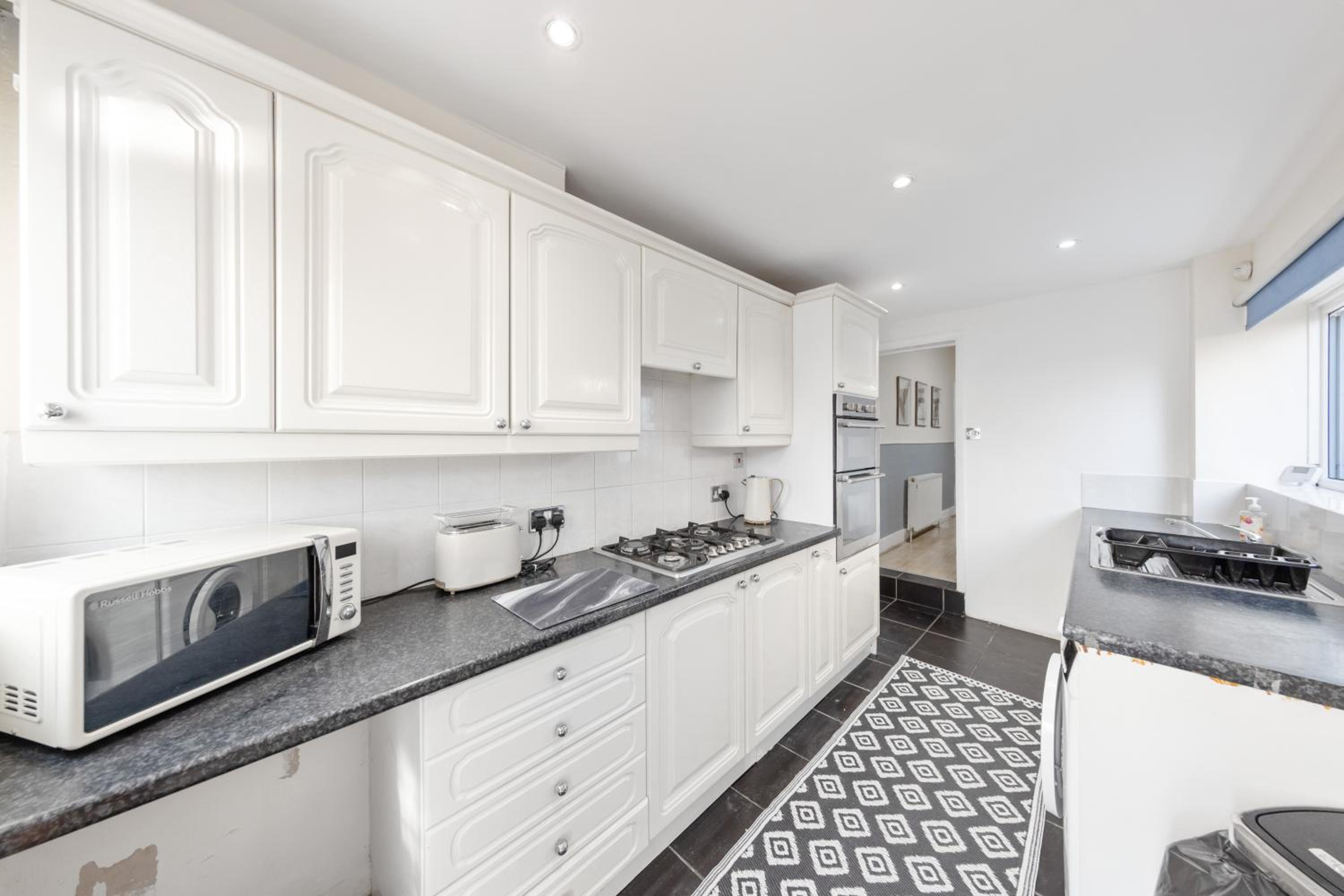 Cosy Modern Two Bed Terrace
