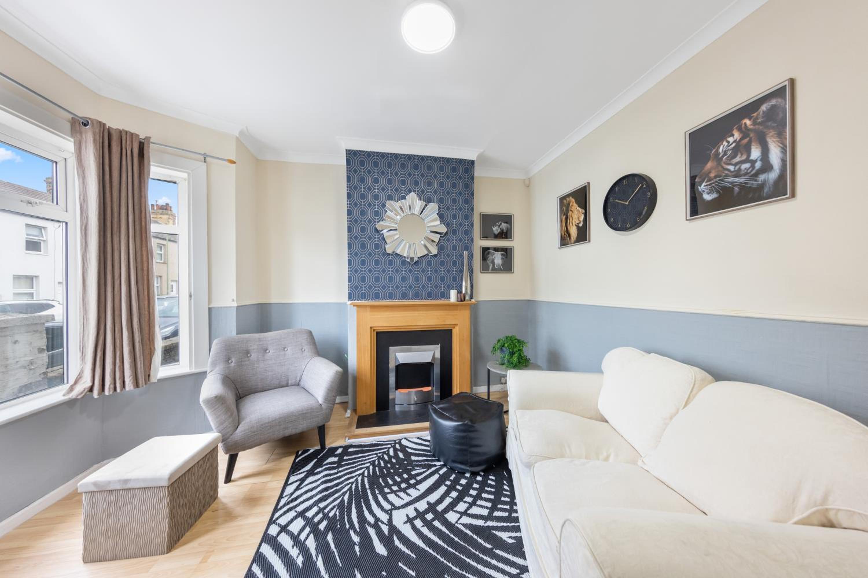 Cosy Modern Two Bed Terrace