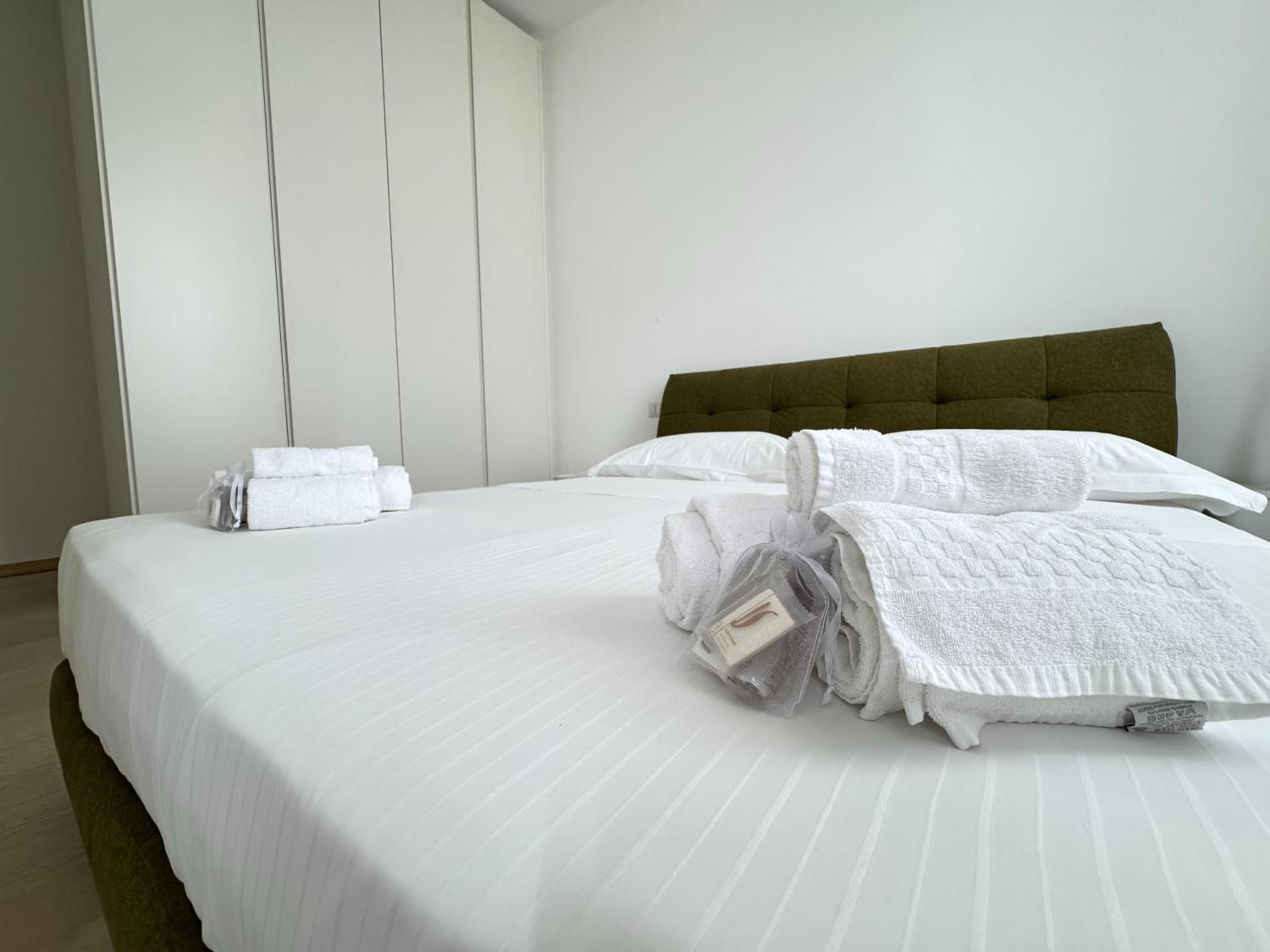 Sant'Agostino Large & Elegant Apartment, Milano