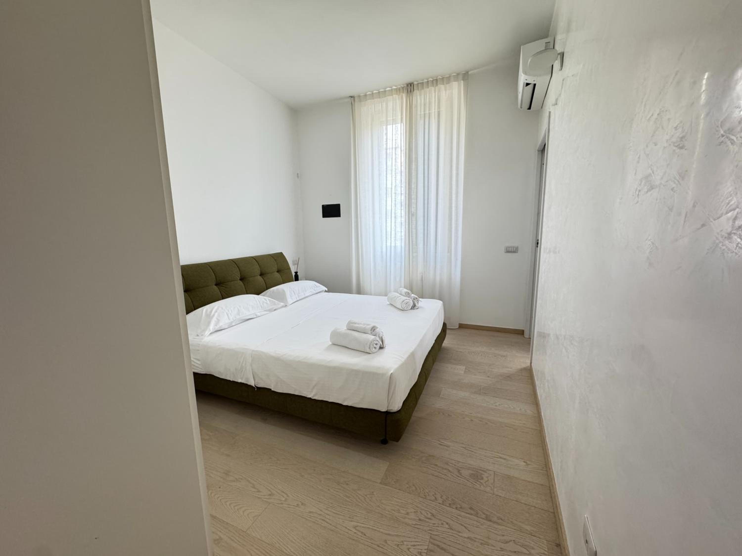 Sant'Agostino Large & Elegant Apartment, Milano