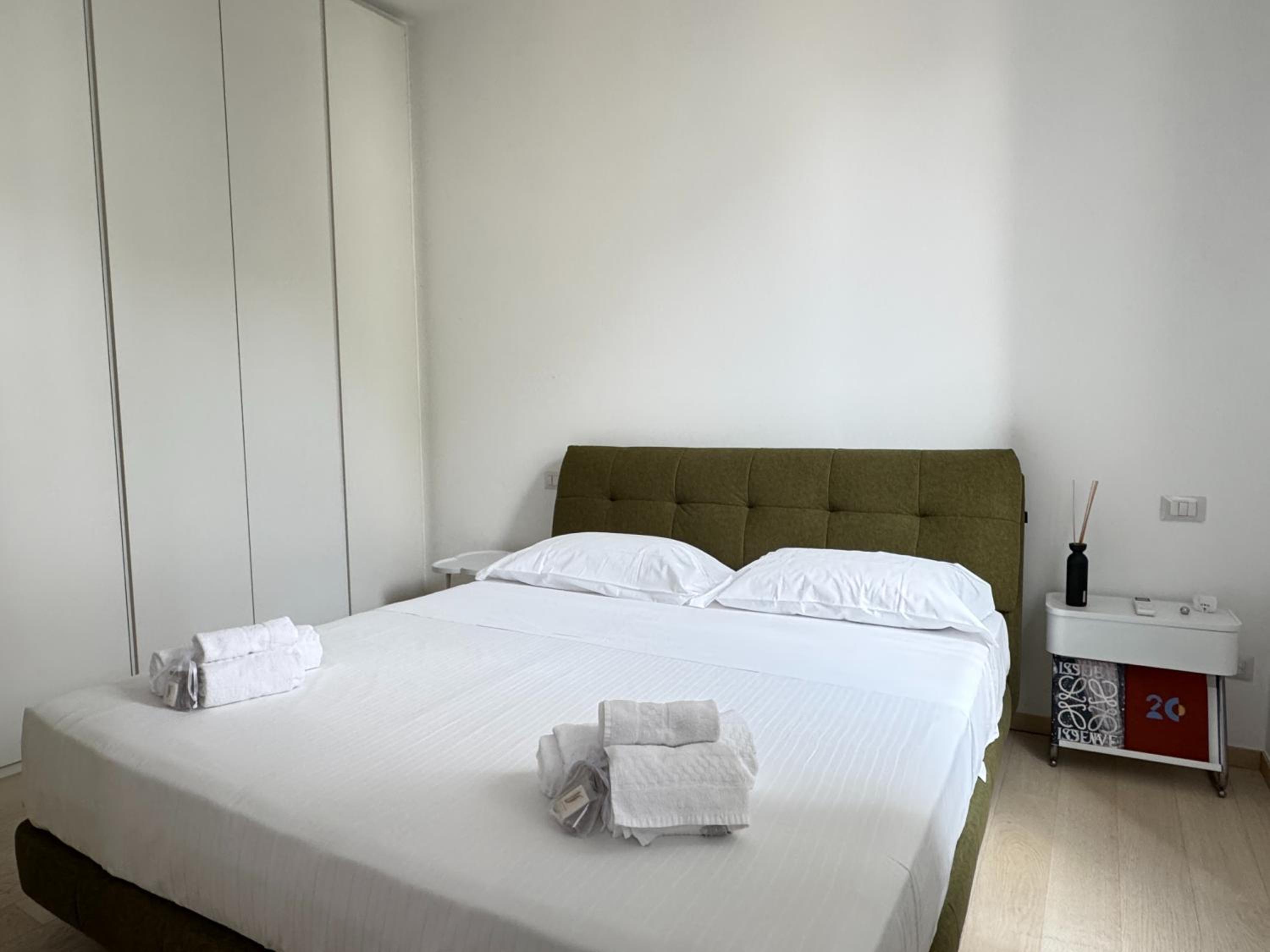 Sant'Agostino Large & Elegant Apartment, Milano