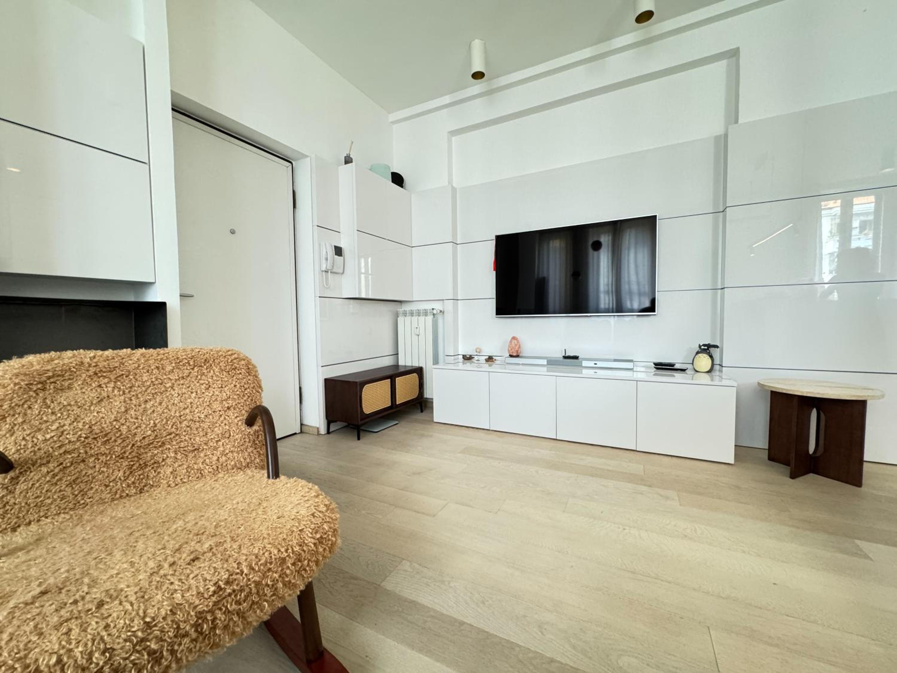 Sant'Agostino Large & Elegant Apartment, Milano