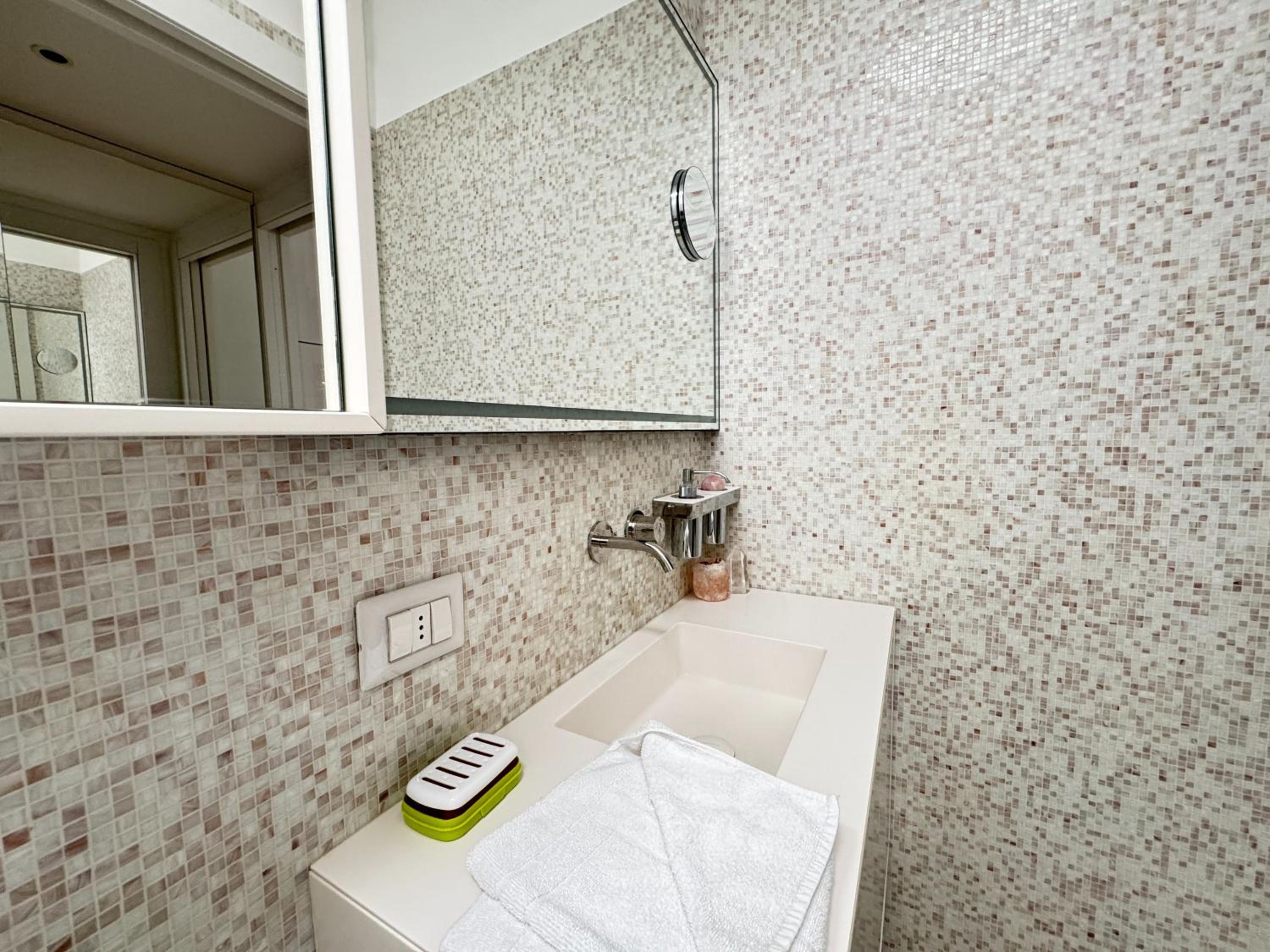 Sant'Agostino Large & Elegant Apartment, Milano