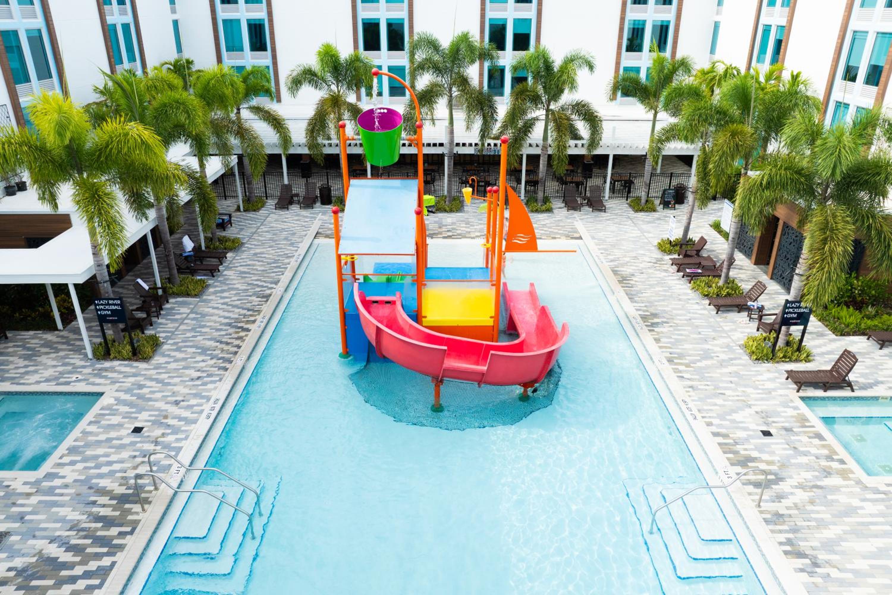 Kompose Boutique Resort @ Theme Parks