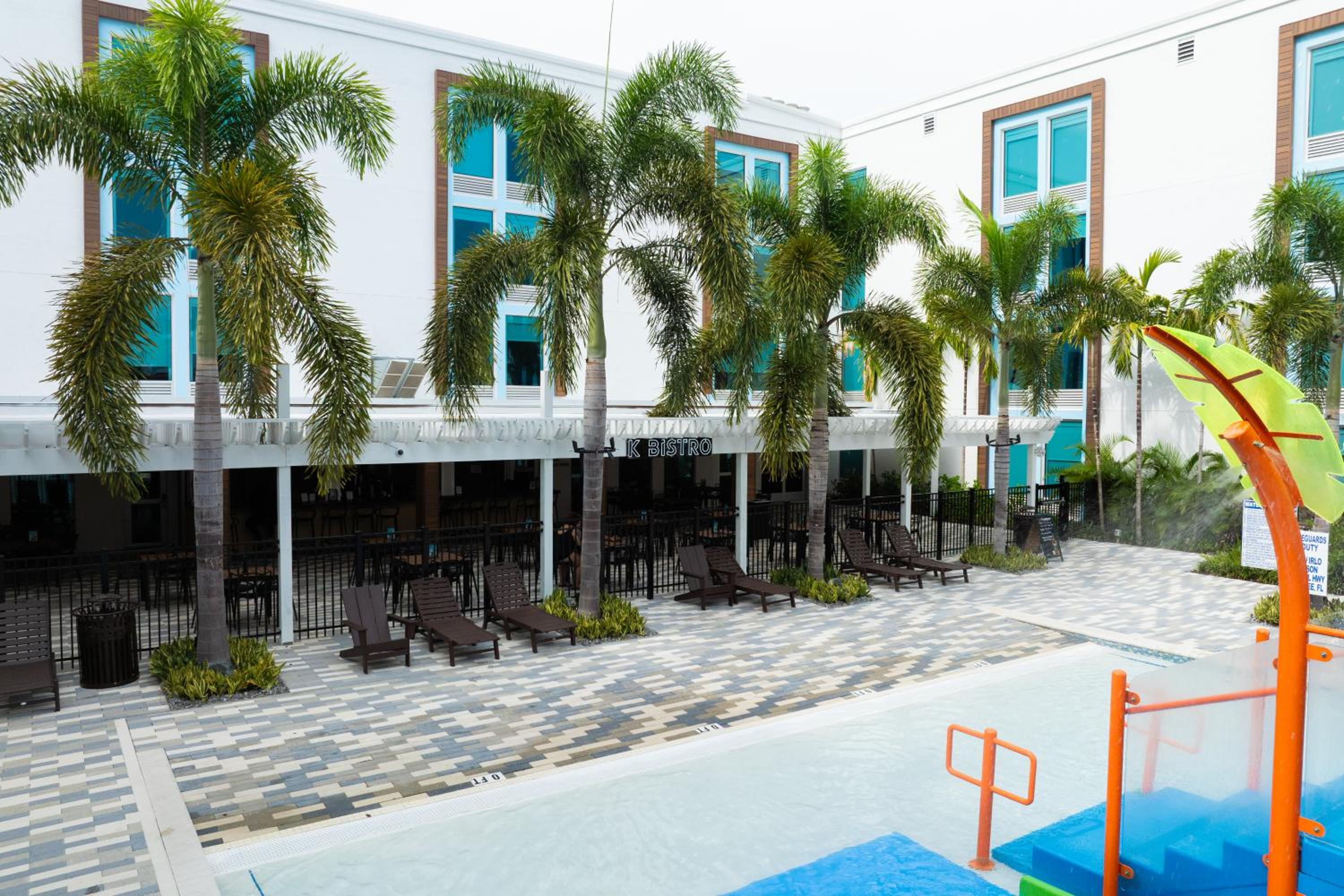 Kompose Boutique Resort @ Theme Parks