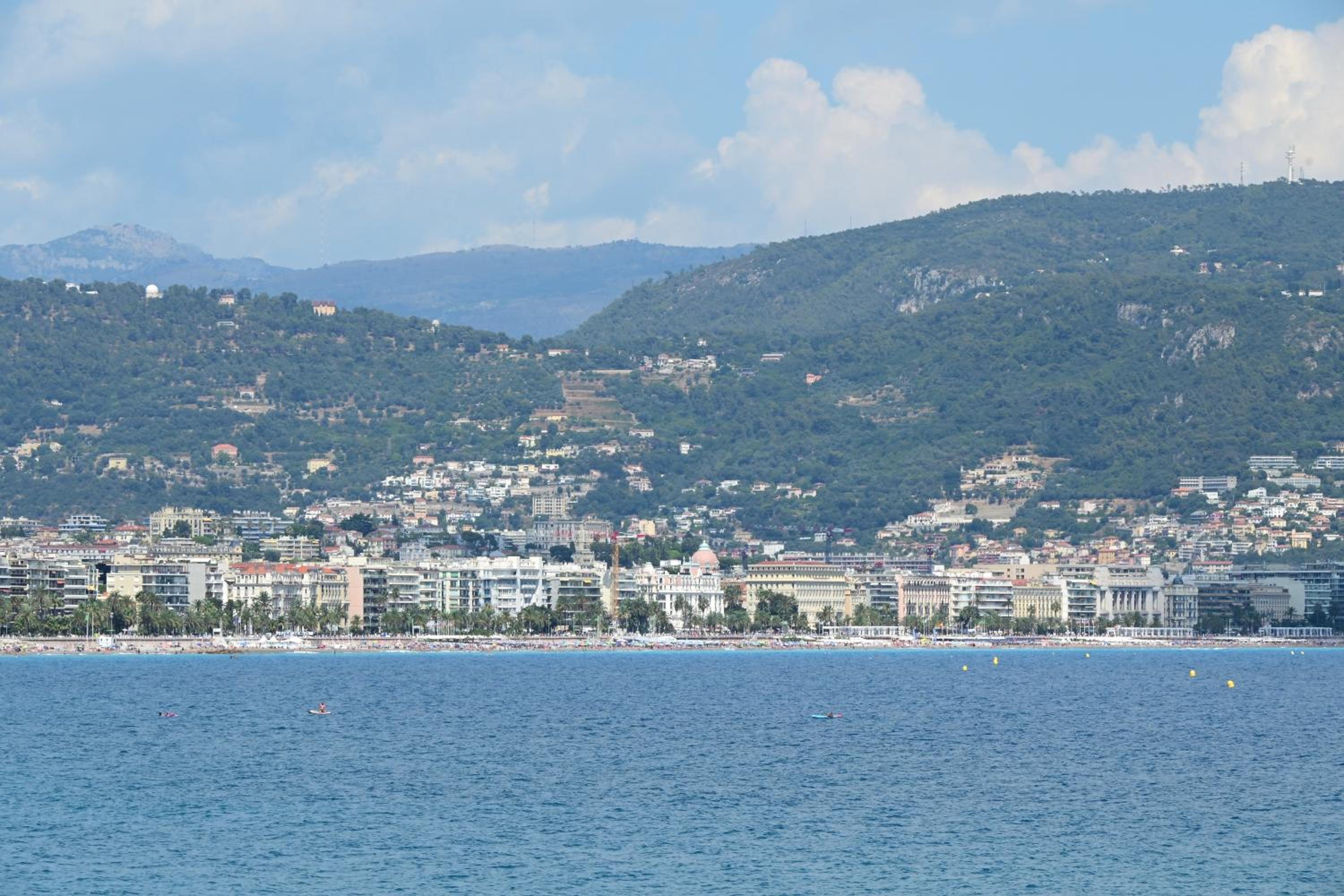 Appartement moderne 3 pièces climatisé avec balcon, plage à 2 min
