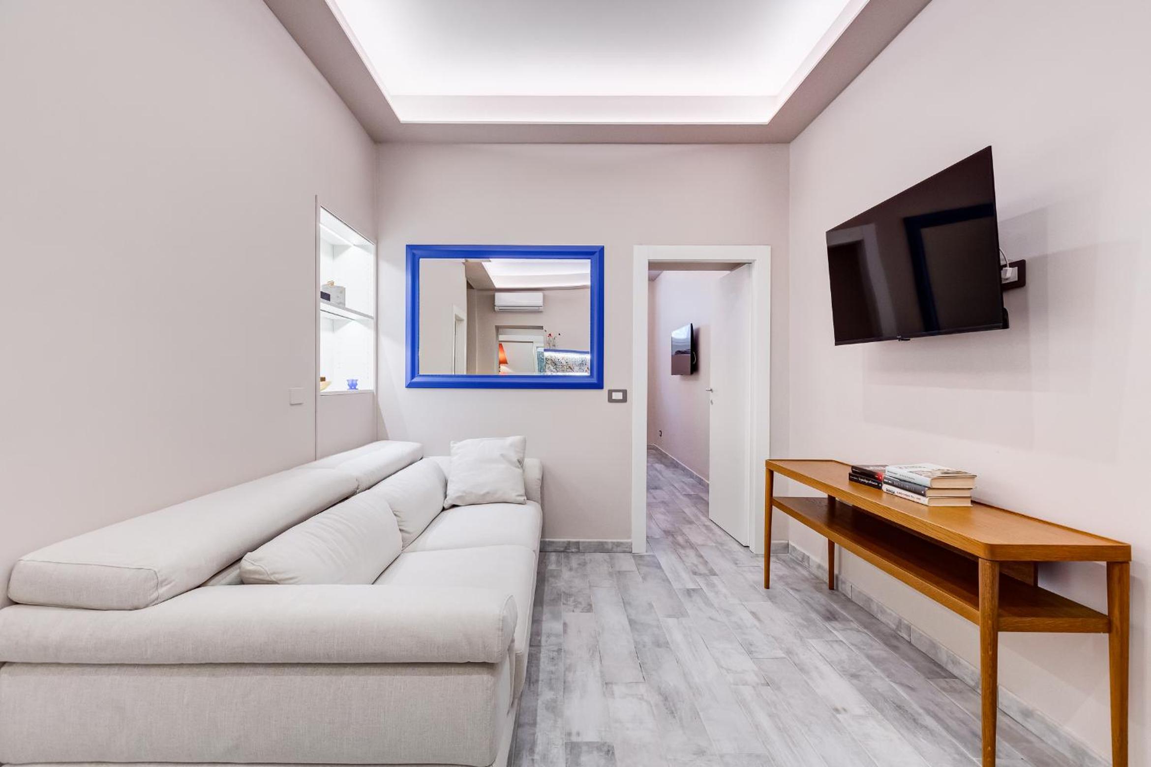 LuxurySistersHouse 2 min Colosseum
