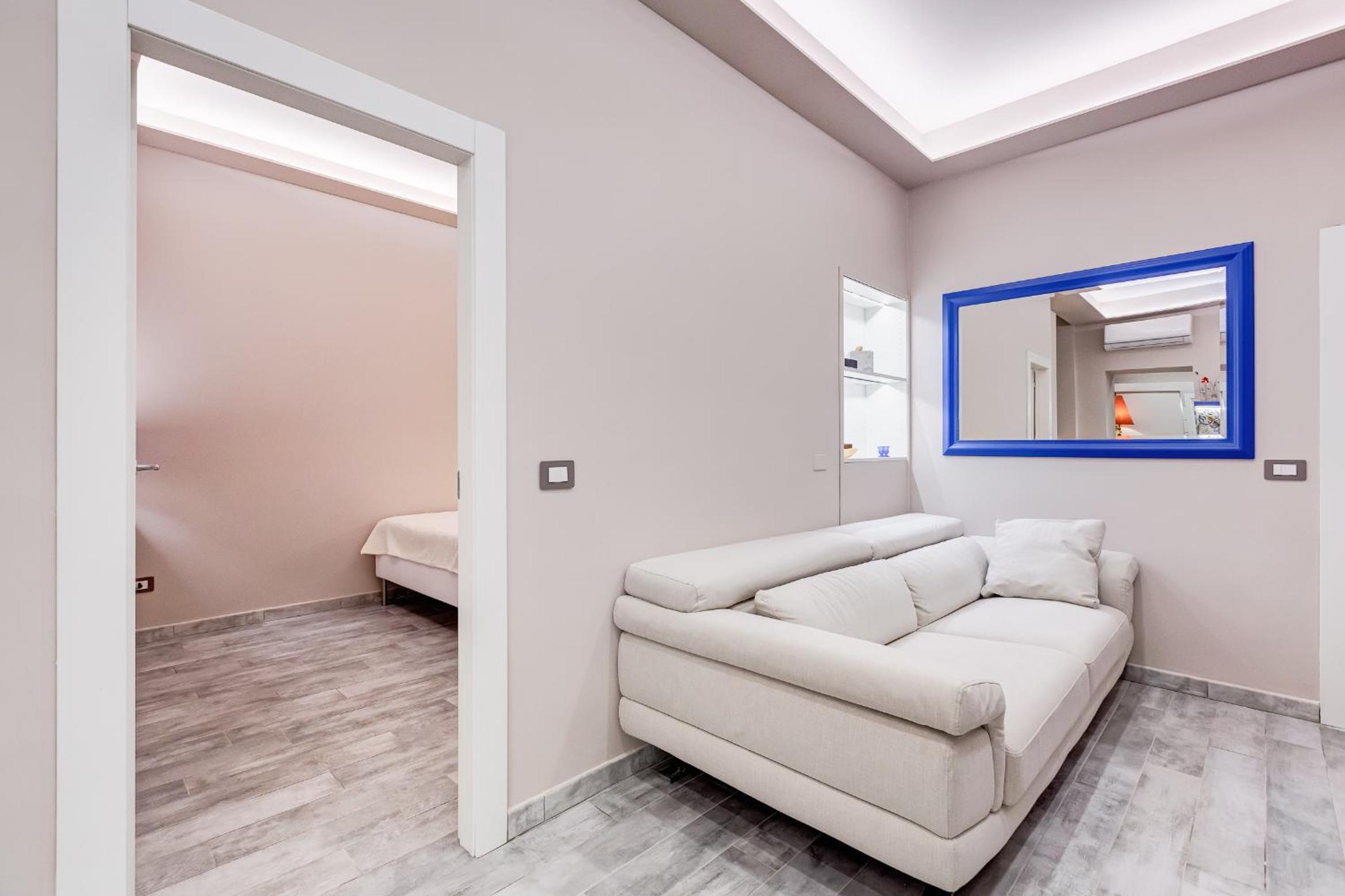 LuxurySistersHouse 2 min Colosseum