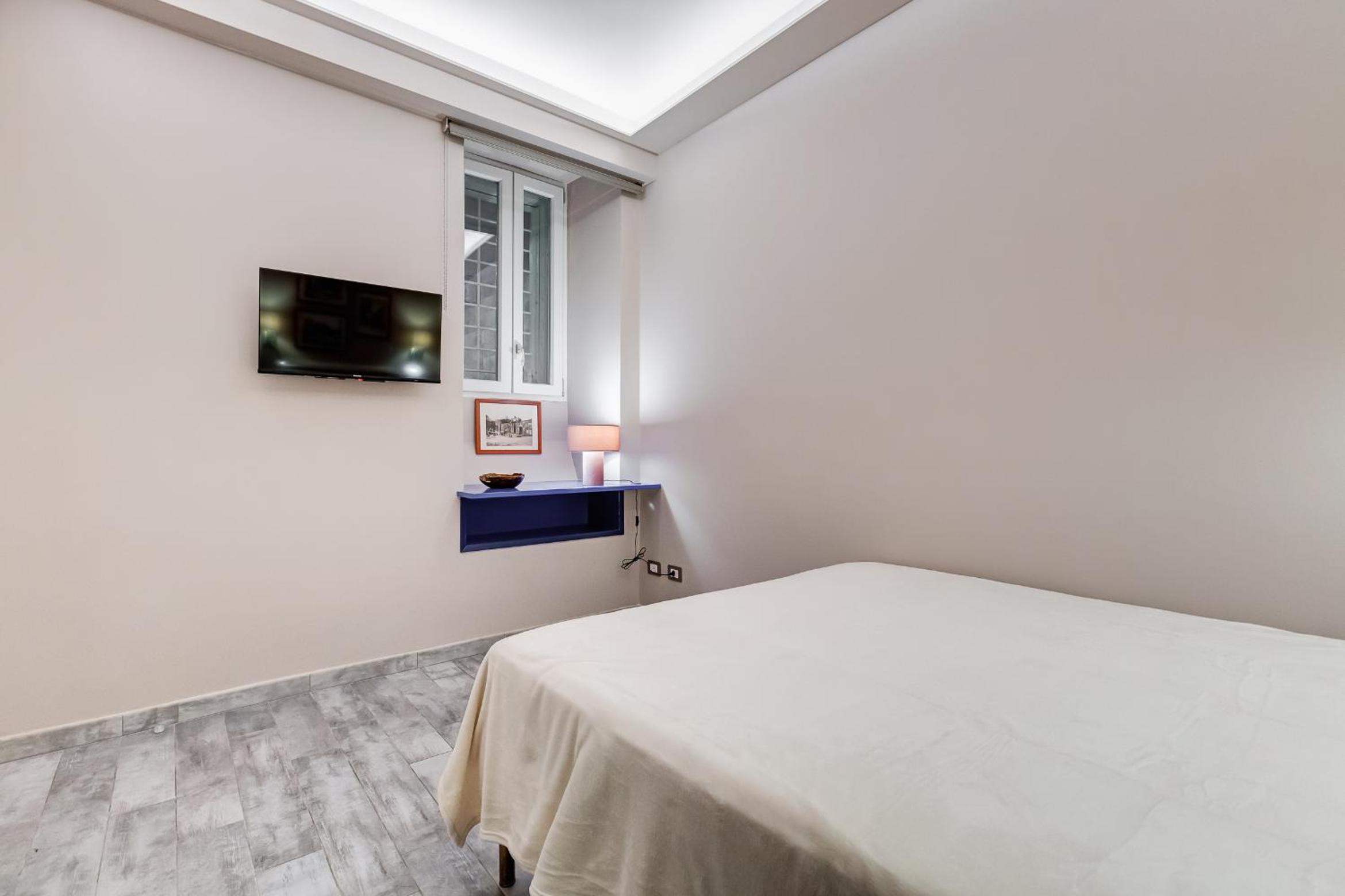 LuxurySistersHouse 2 min Colosseum