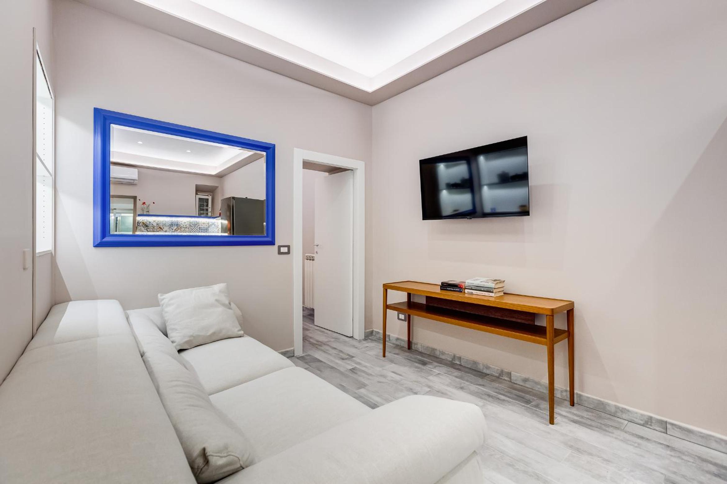 LuxurySistersHouse 2 min Colosseum