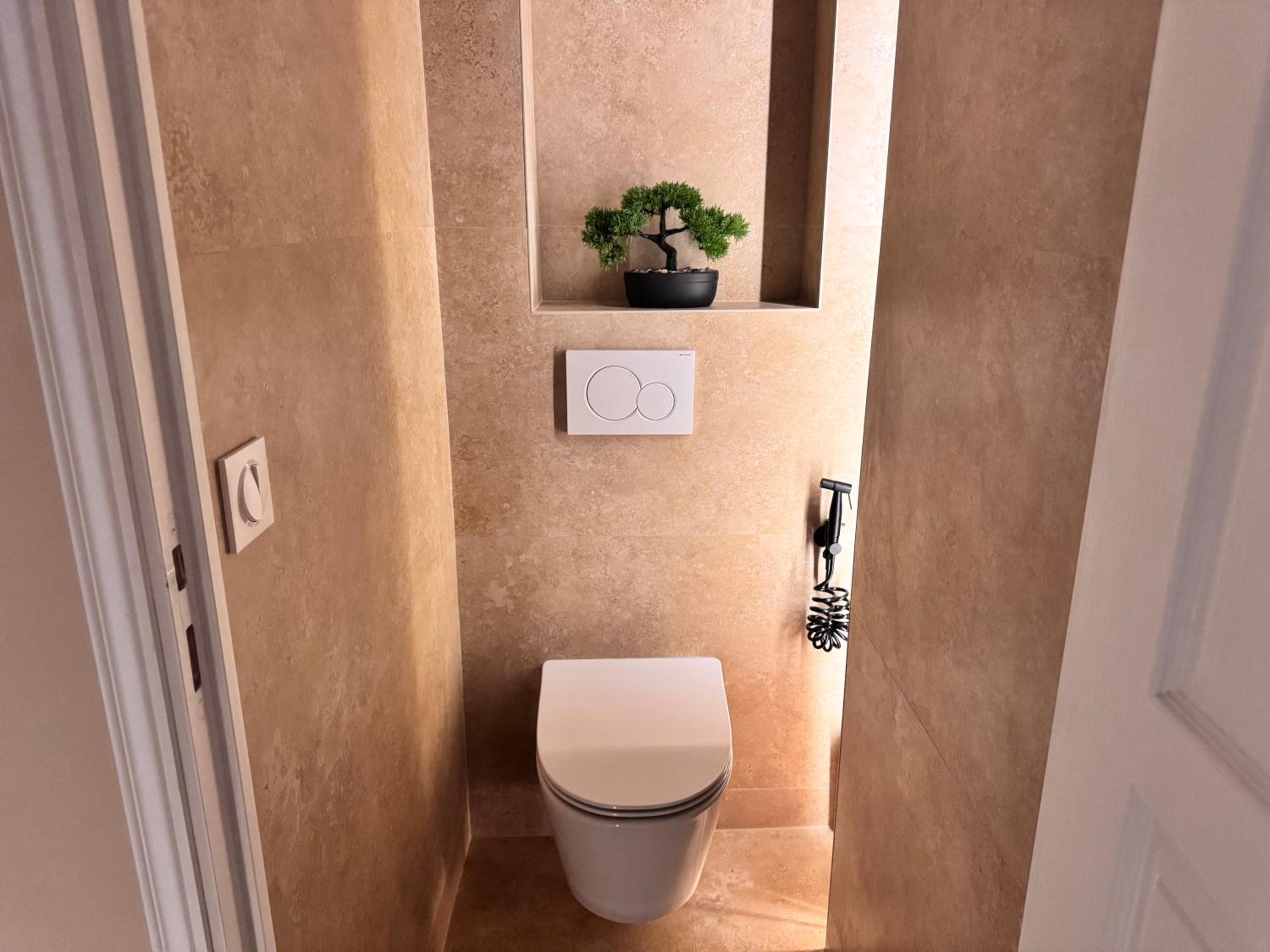 Appartement moderne 3 pièces climatisé avec balcon, plage à 2 min