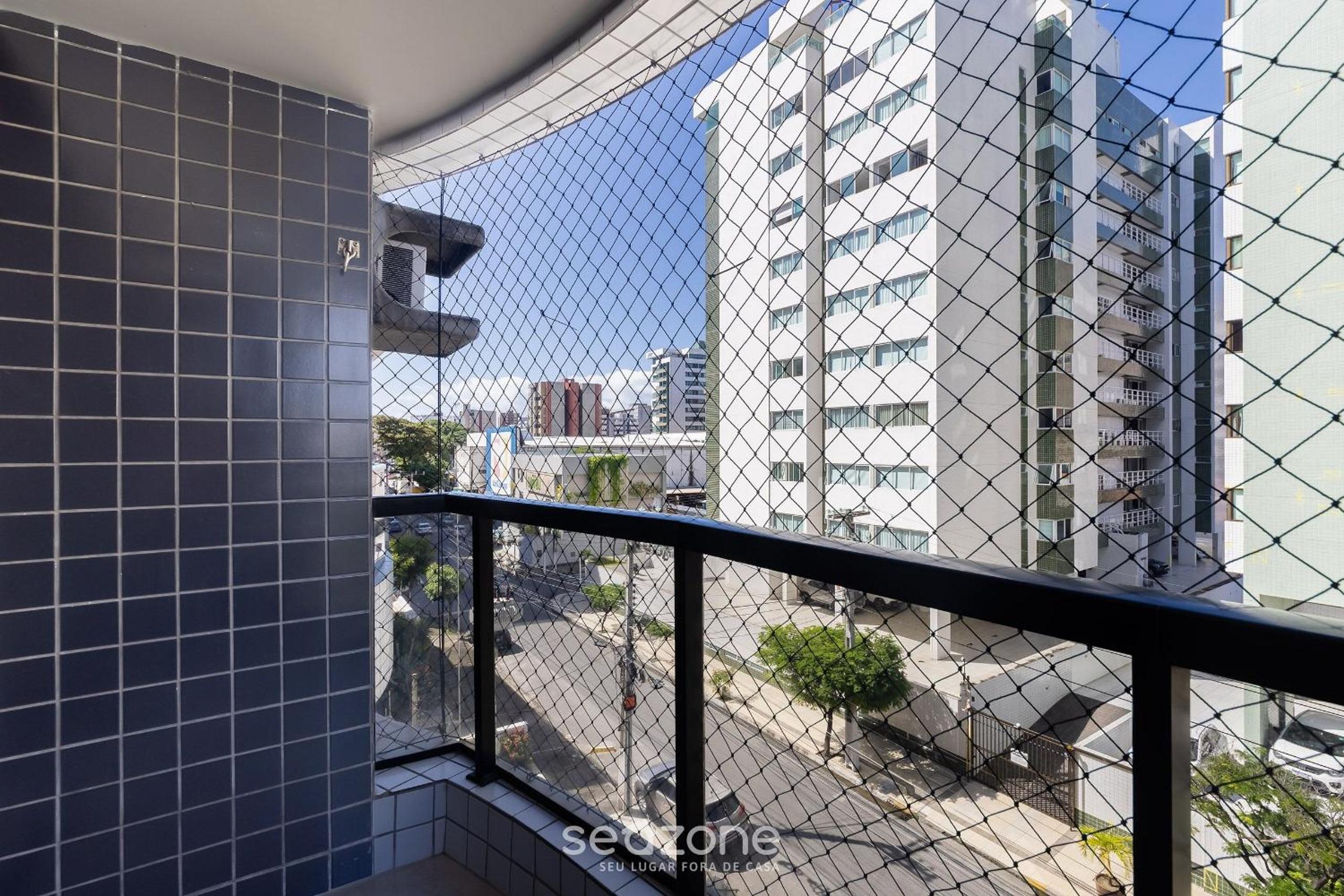Apt w/ balcony 500m from the beach - EII0304