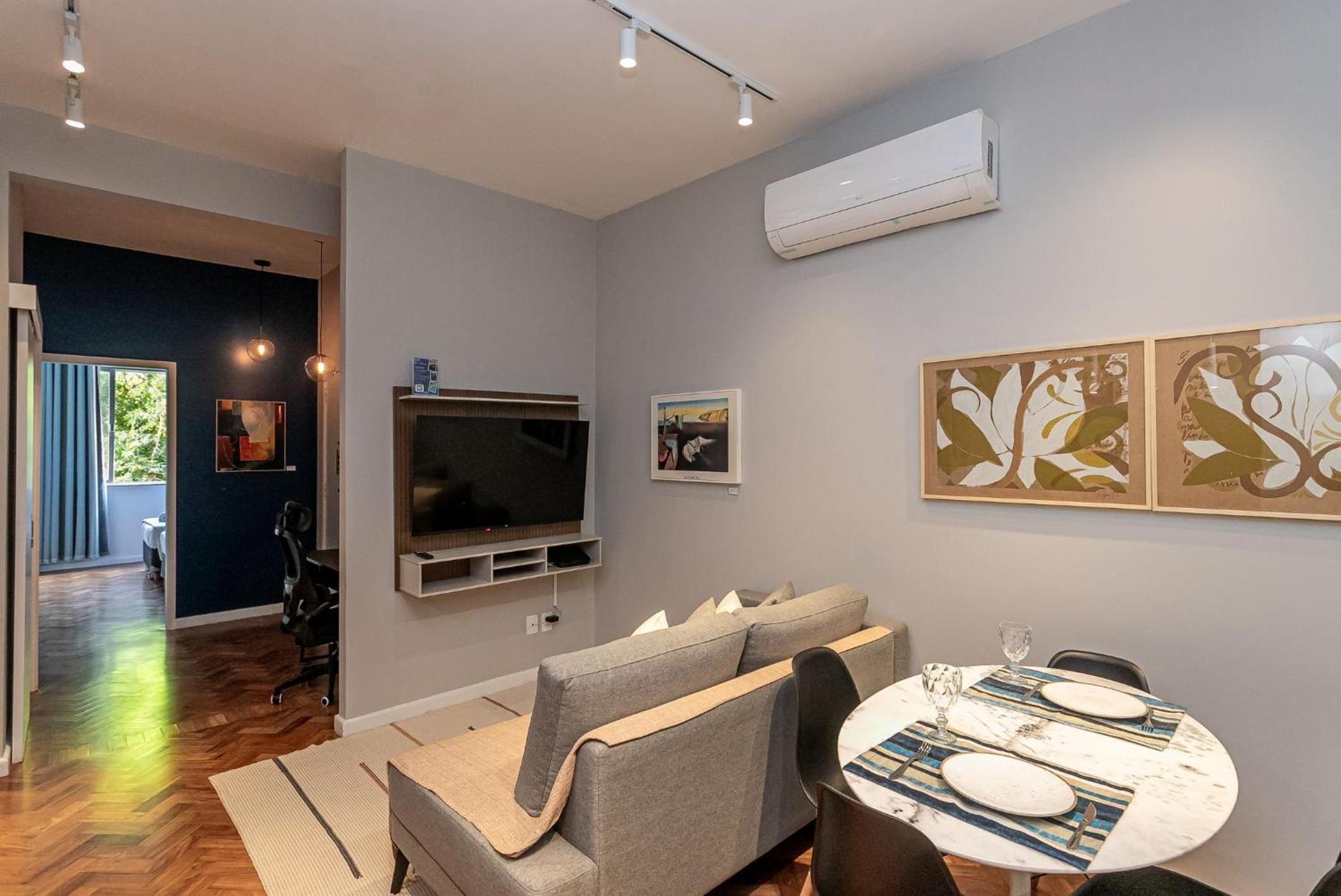 Apartment with Hot Tub, 2 Bedrooms Near the Beach