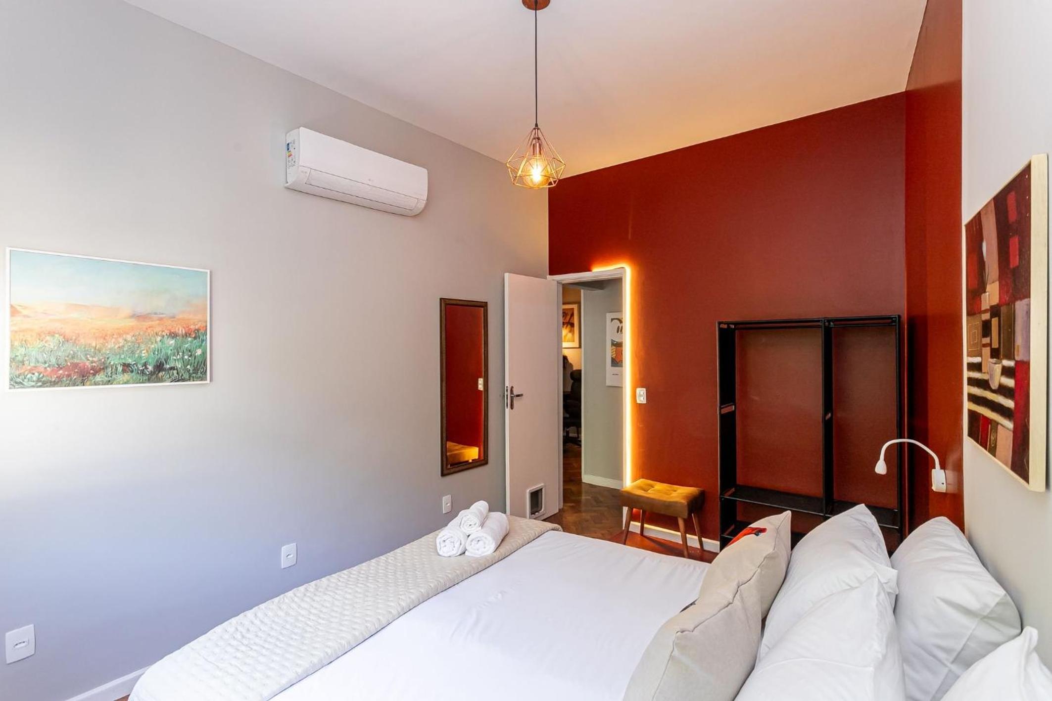Apartment with Hot Tub, 2 Bedrooms Near the Beach