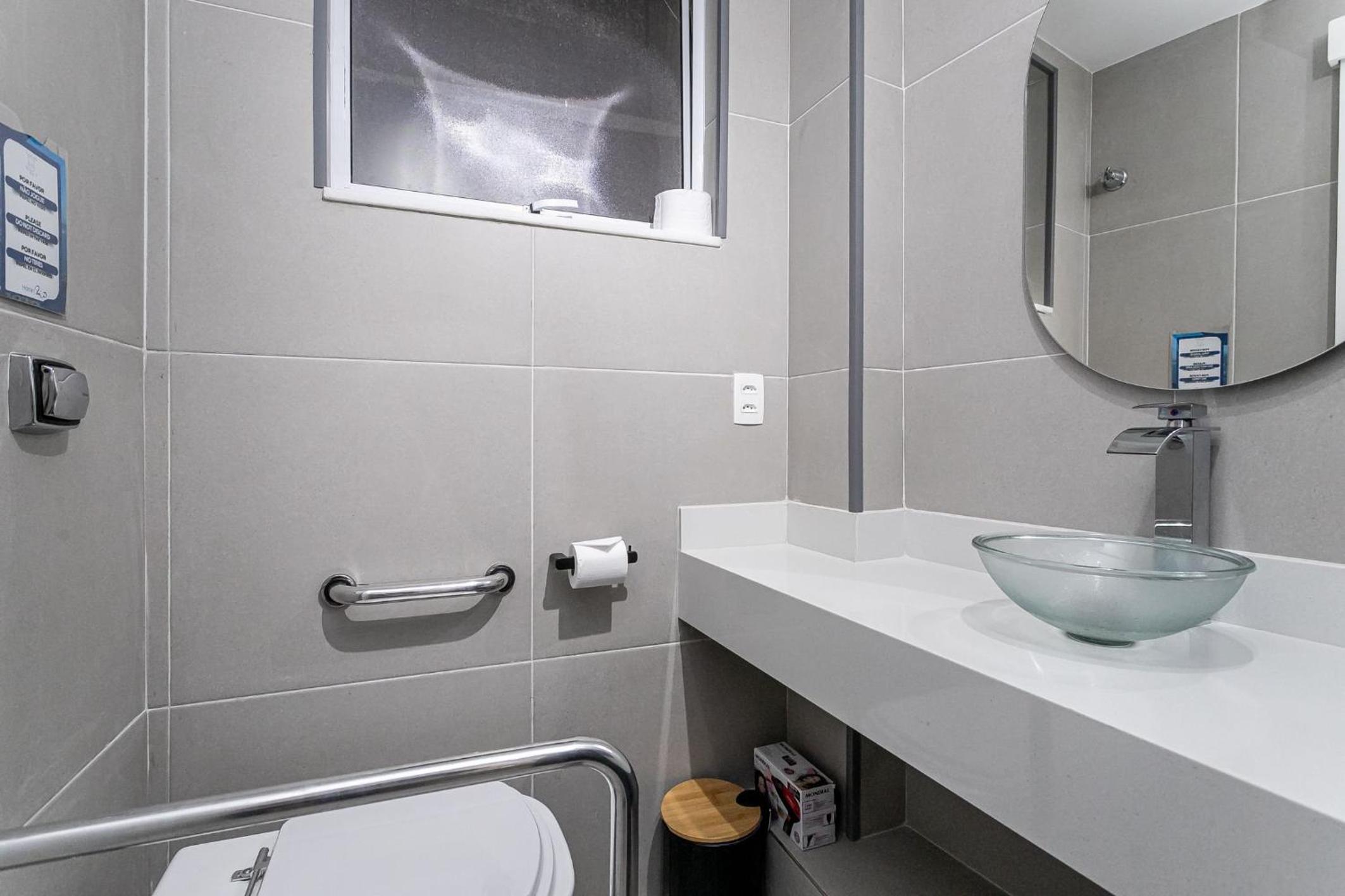 Apartment with Hot Tub, 2 Bedrooms Near the Beach