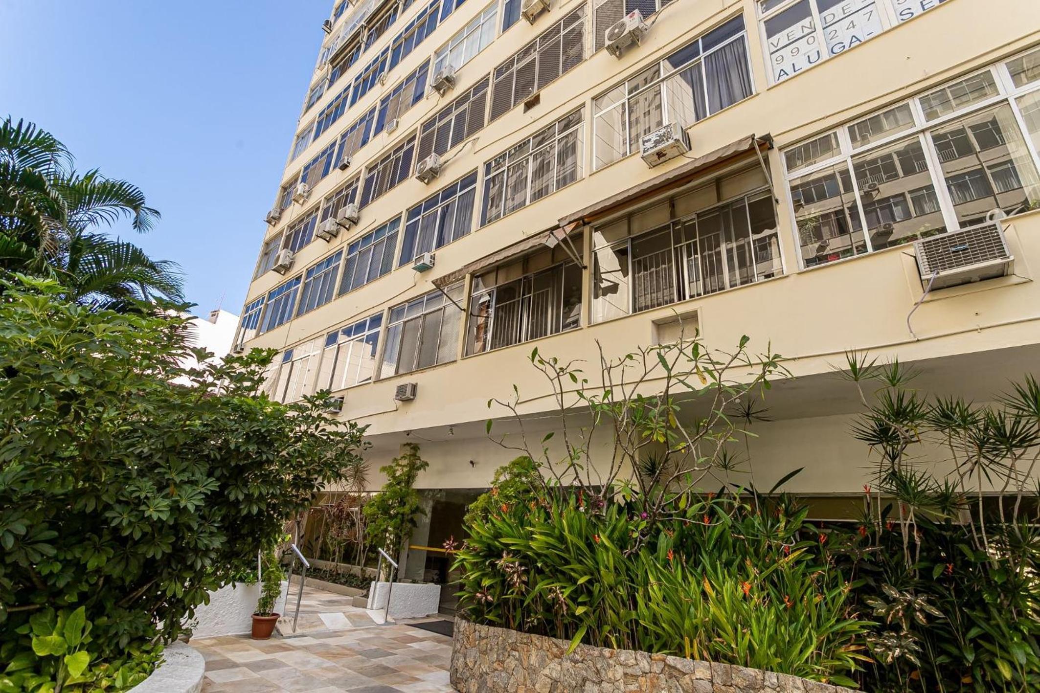 Apartment with Hot Tub, 2 Bedrooms Near the Beach