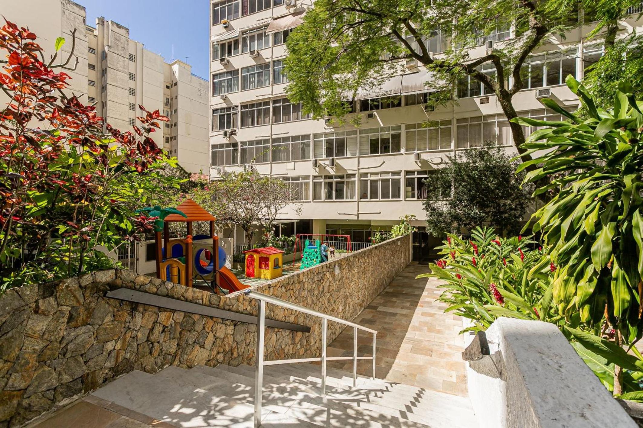 Apartment with Hot Tub, 2 Bedrooms Near the Beach